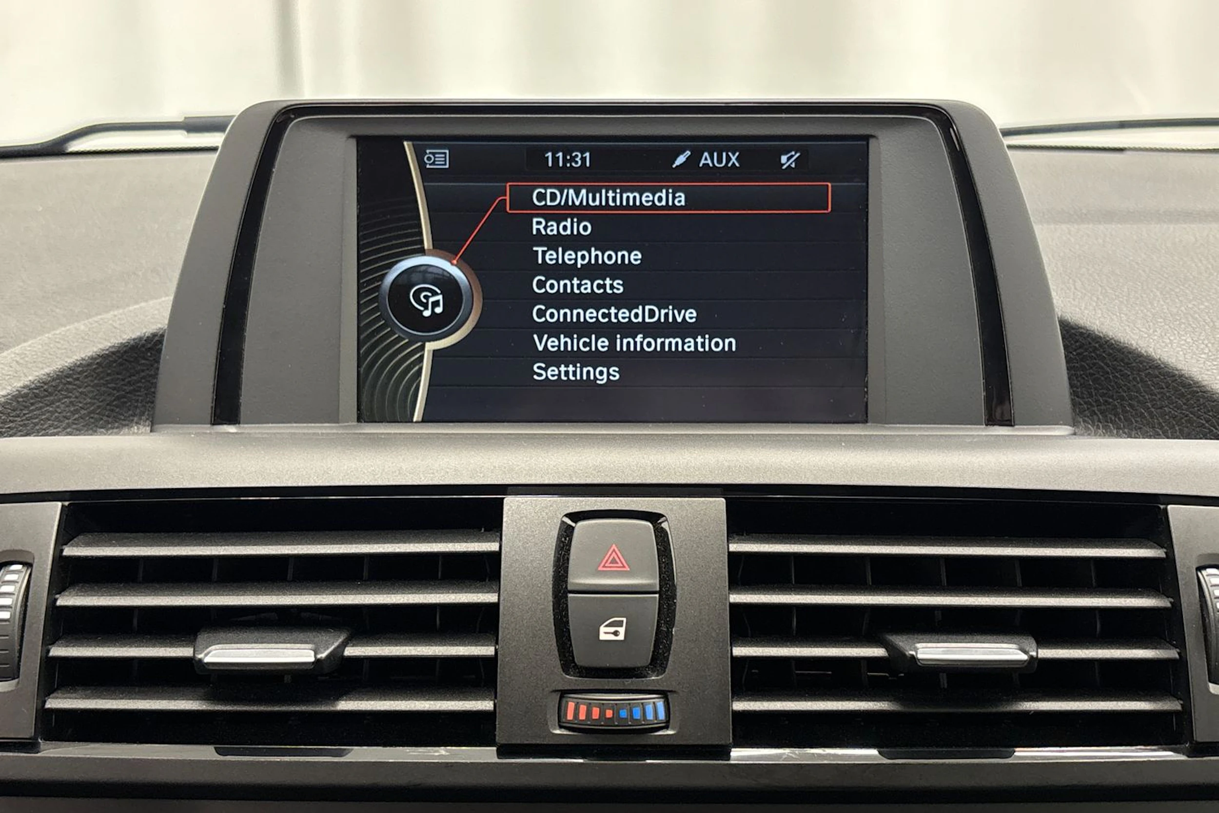 valkoinen BMW 220 2014 kuva 23.
