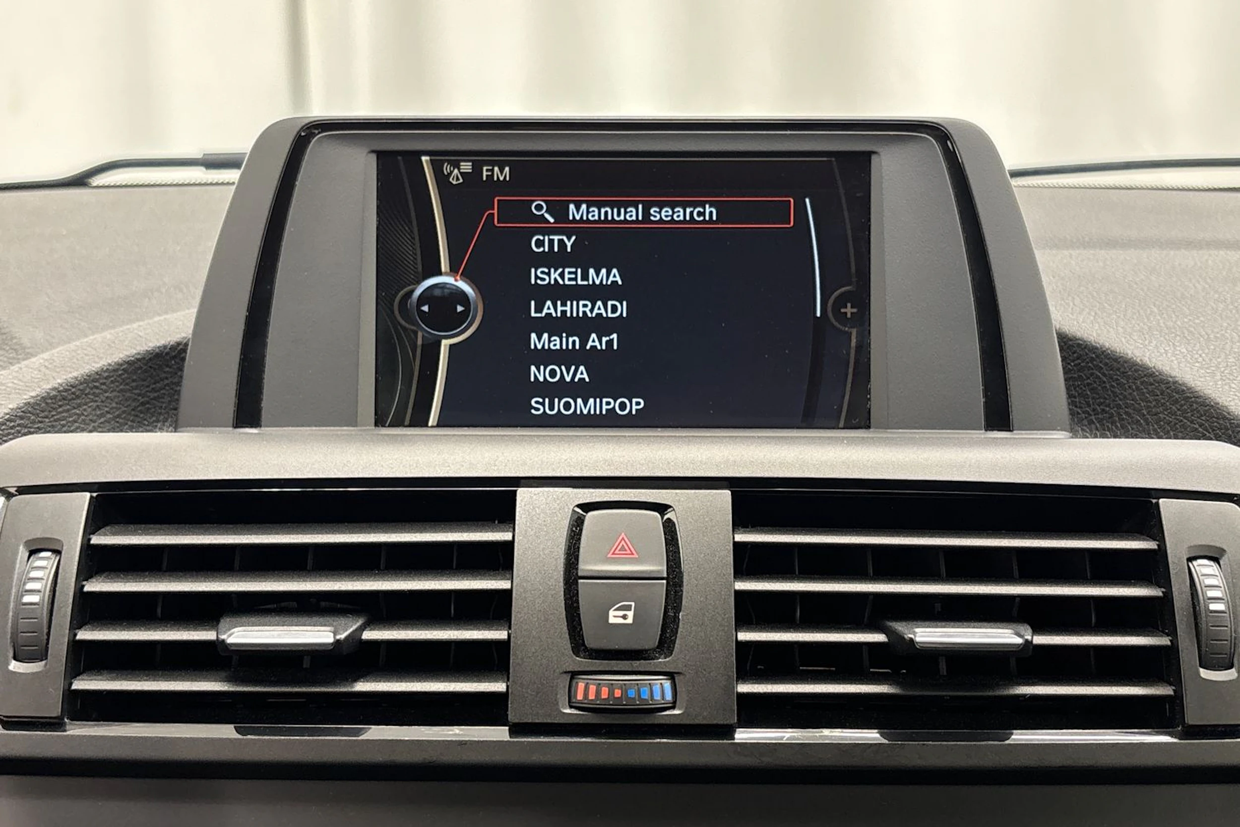 valkoinen BMW 220 2014 kuva 26.
