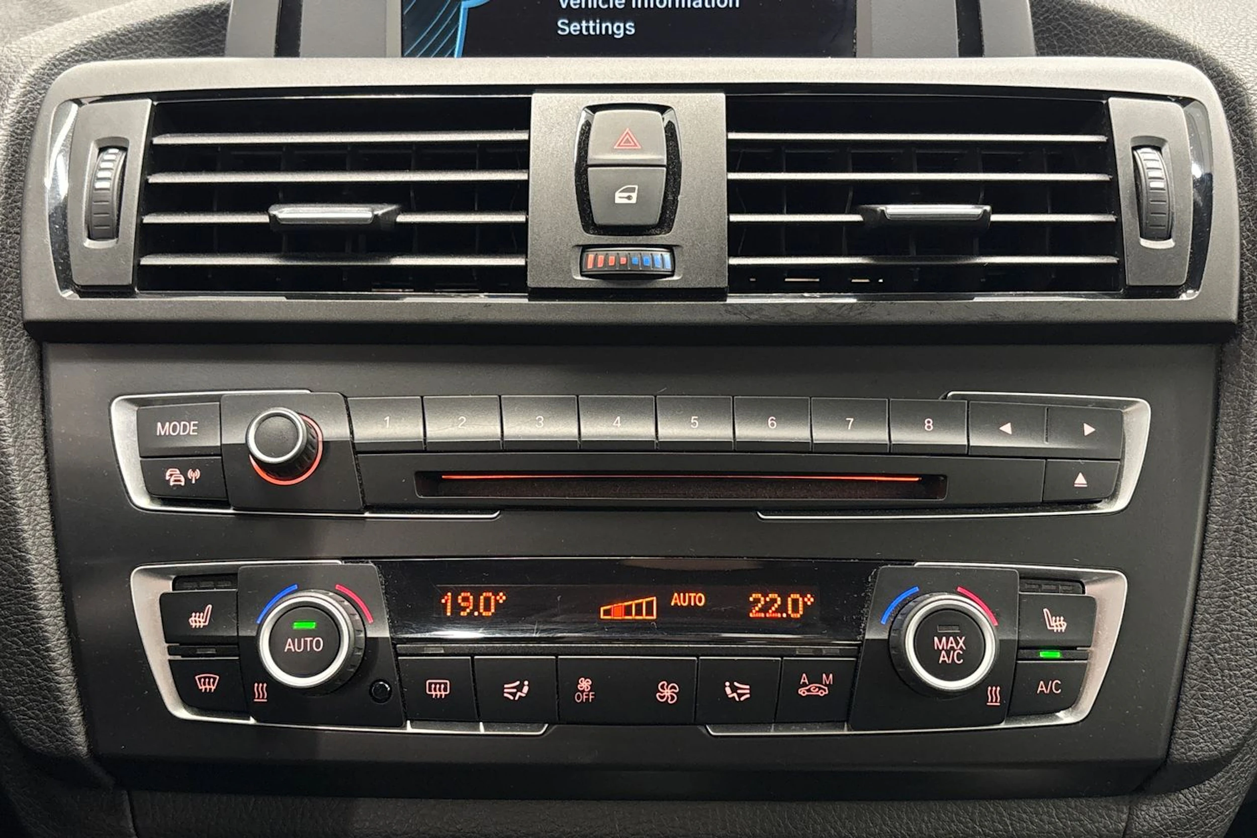 valkoinen BMW 220 2014 kuva 27.