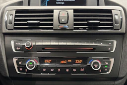 valkoinen BMW 220 2014 kuva 27.