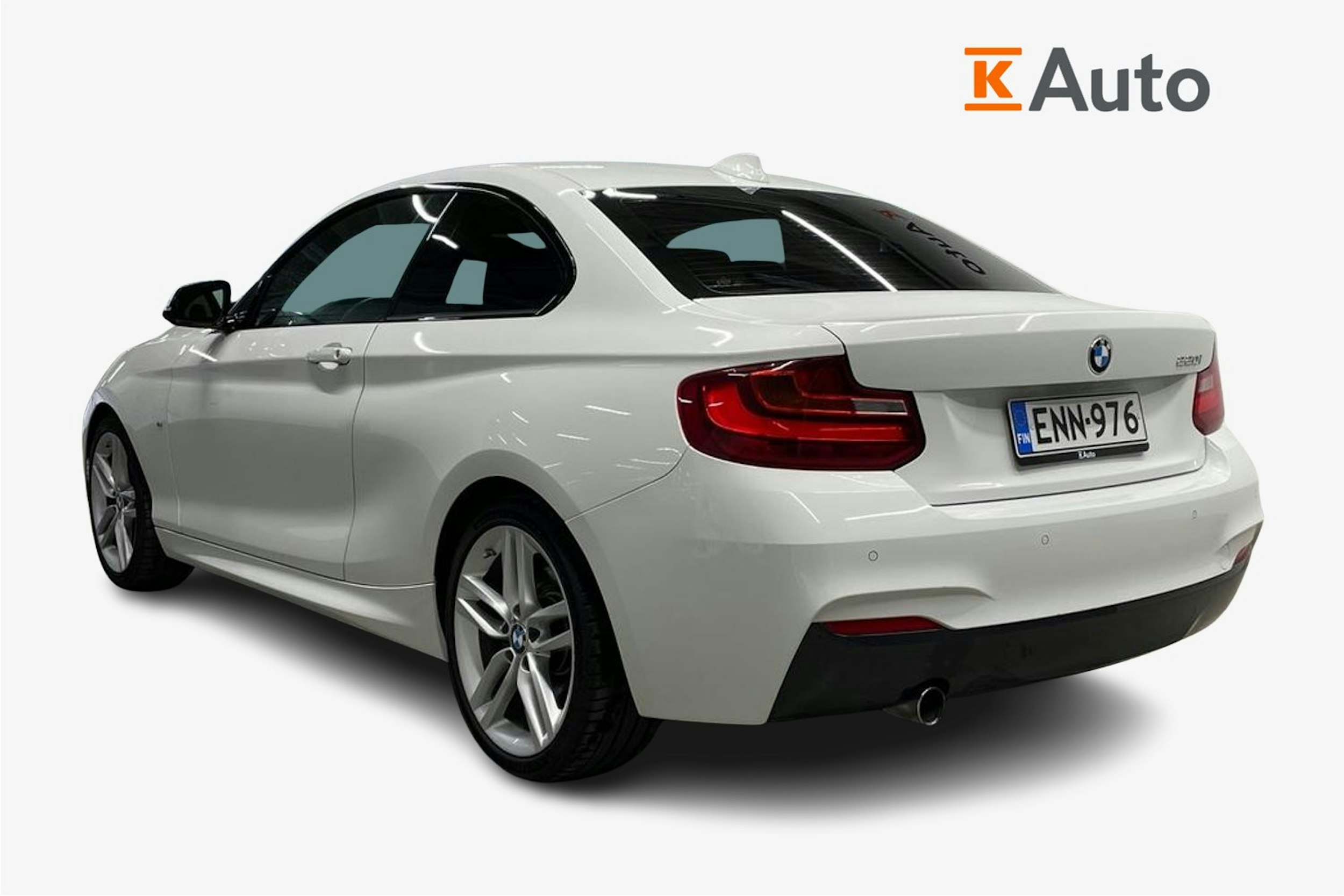 valkoinen BMW 220 2015 kuva 2.