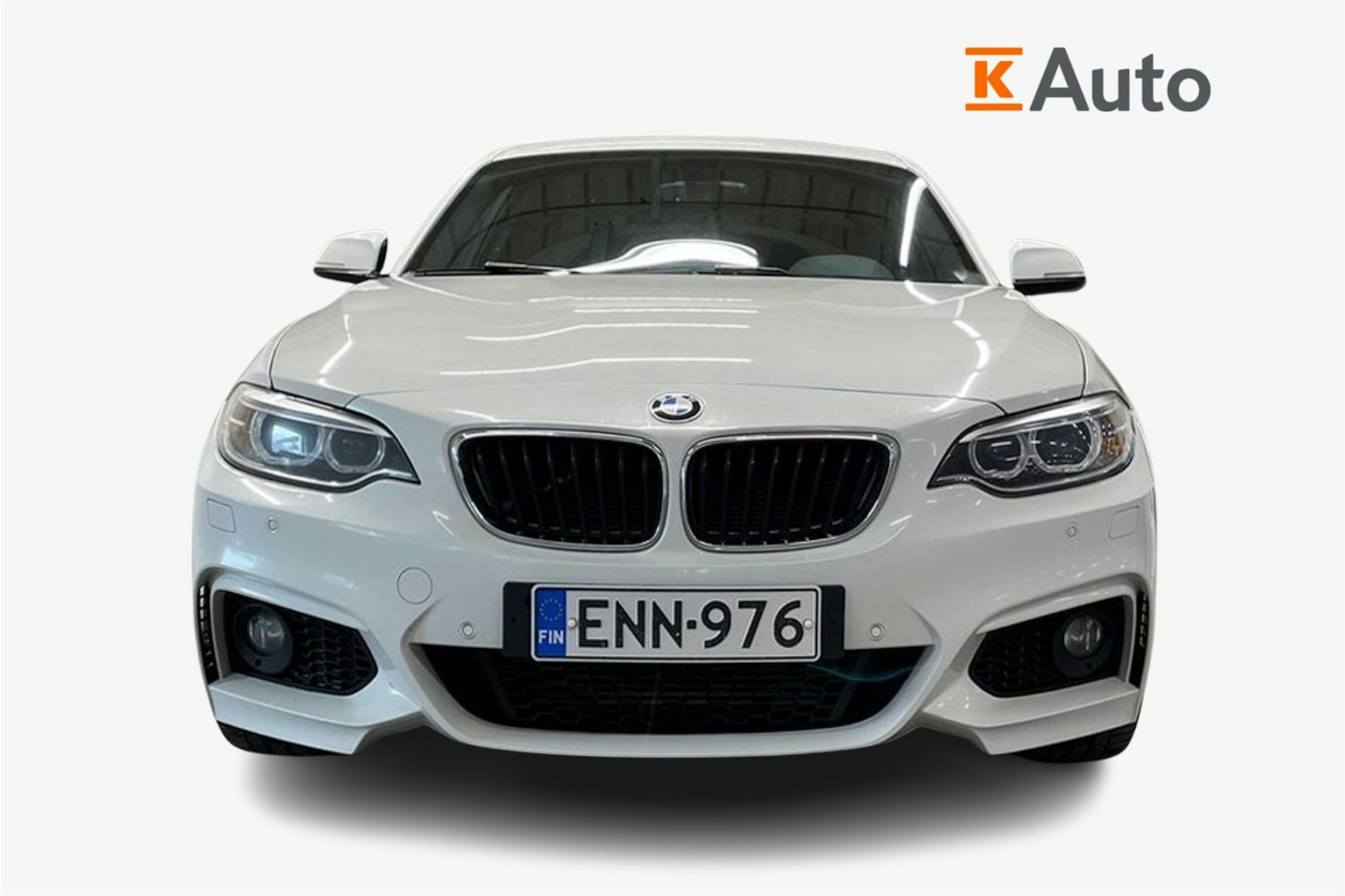 valkoinen BMW 220 2015 kuva 5.