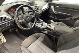 valkoinen BMW 220 2015 kuva 7.