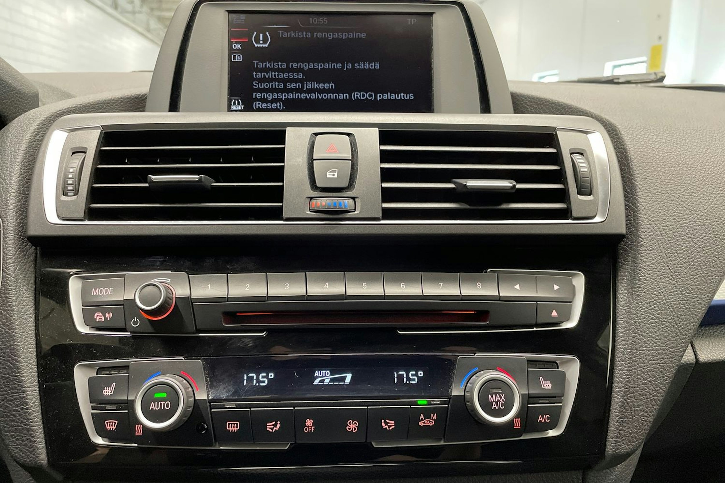 valkoinen BMW 220 2015 kuva 17.