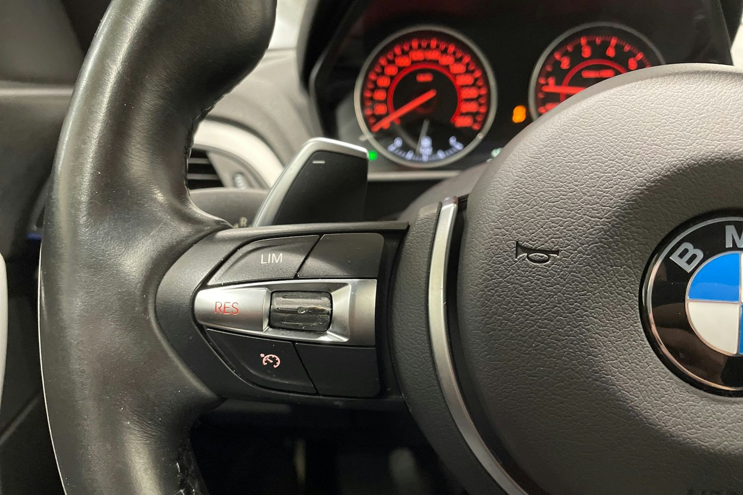 valkoinen BMW 220 2015 kuva 22.
