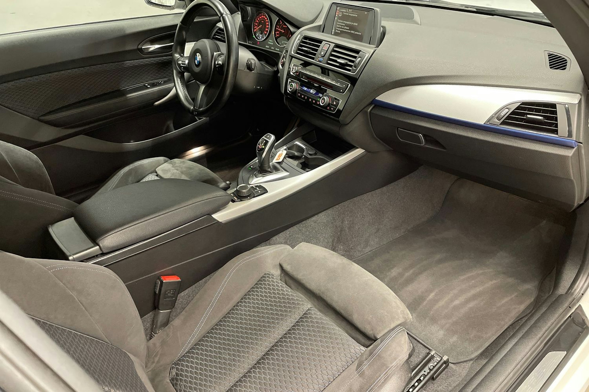 valkoinen BMW 220 2015 kuva 26.