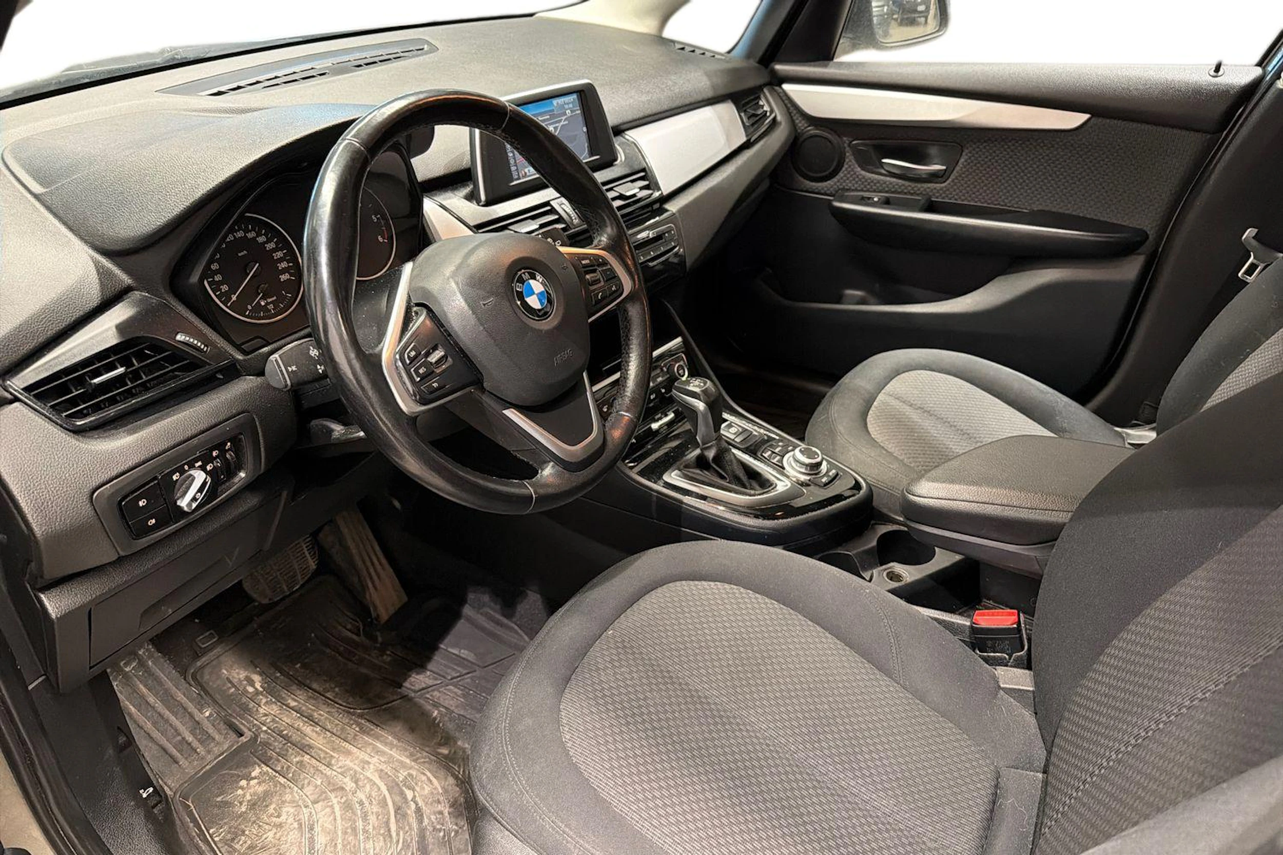 hopea BMW 220 2015 kuva 3.
