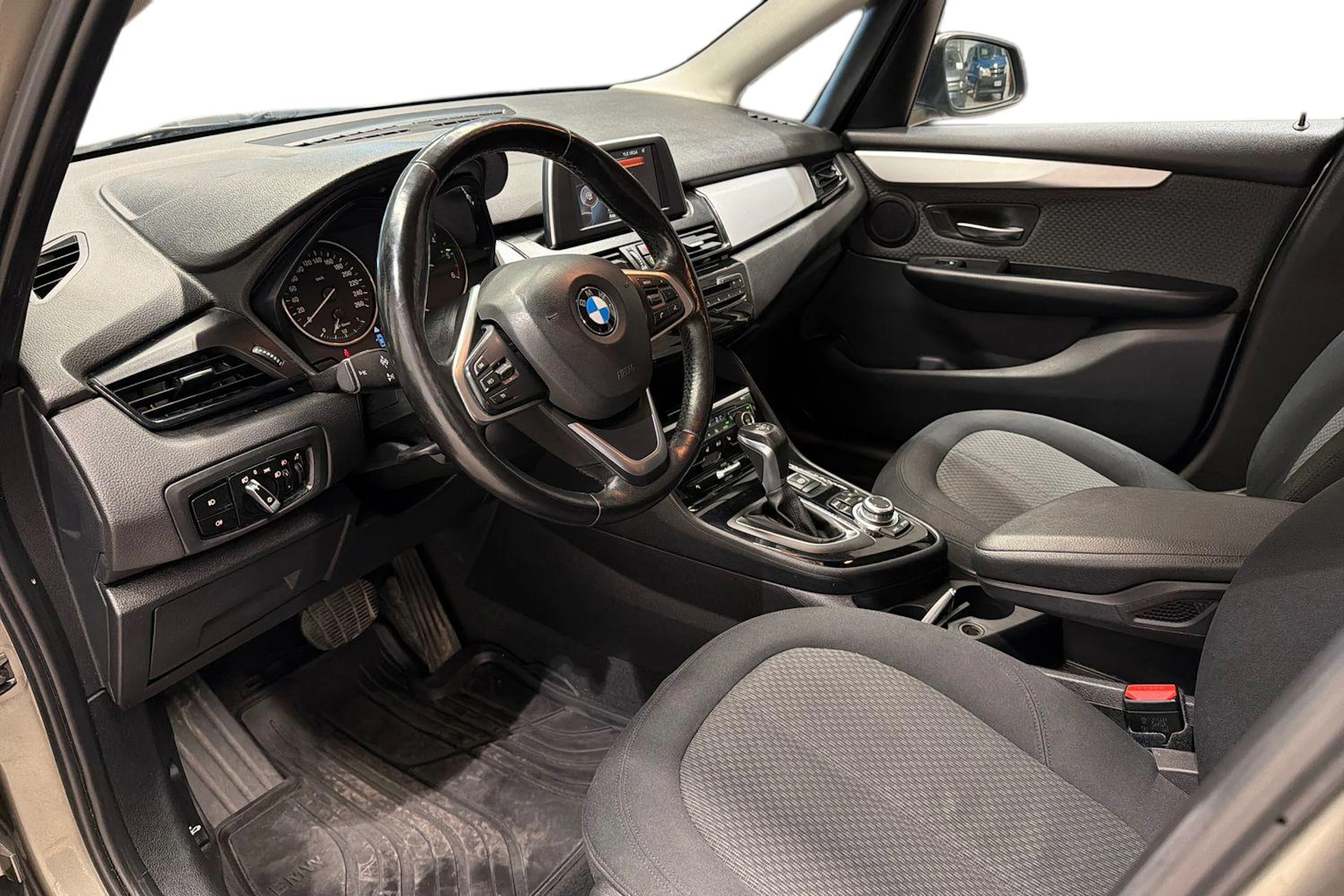 hopea BMW 220 2015 kuva 8.