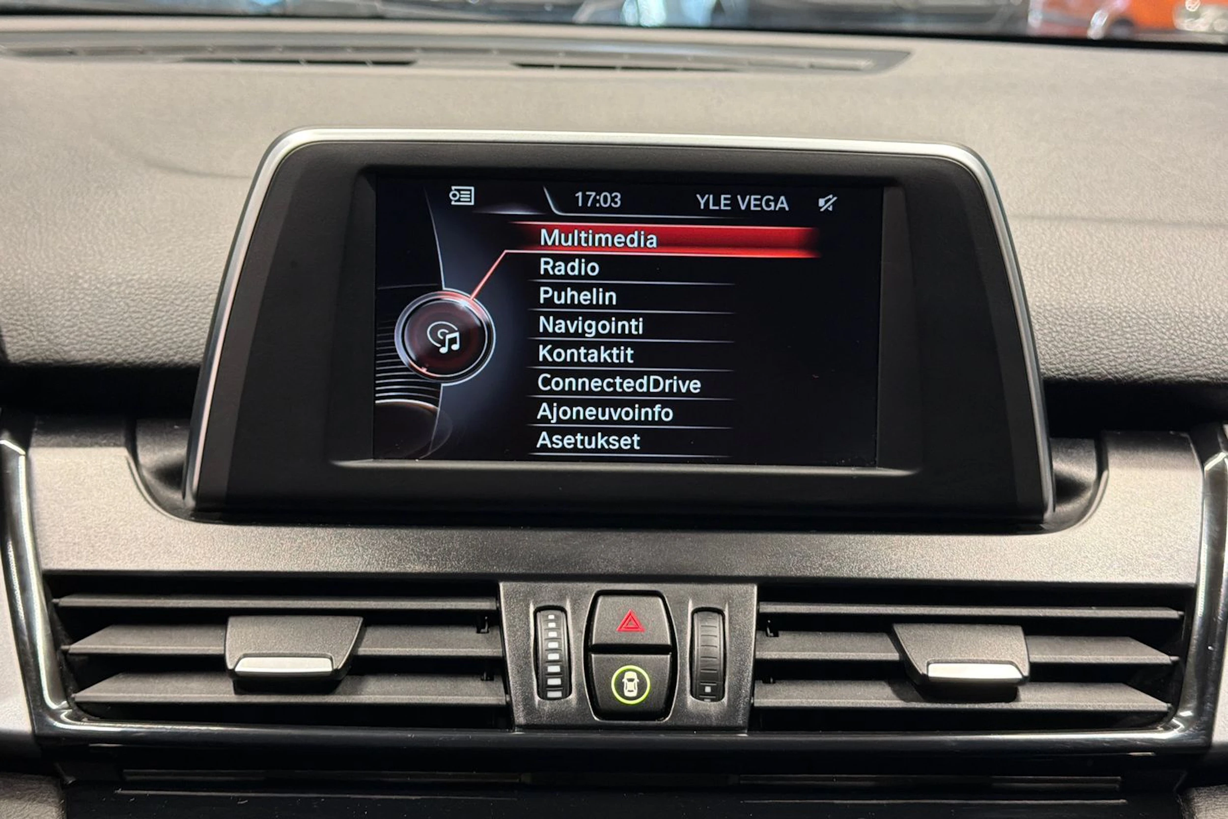 hopea BMW 220 2015 kuva 22.