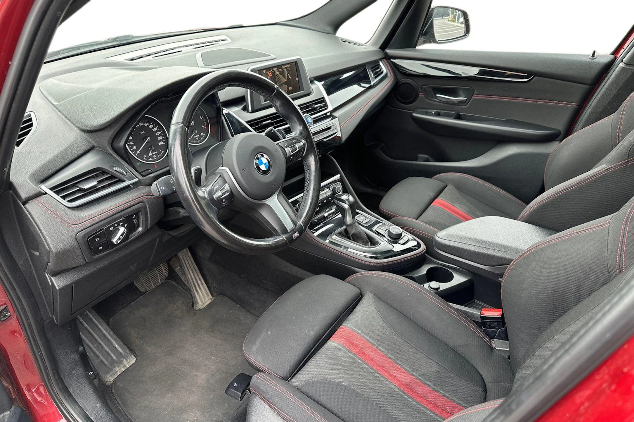 punainen BMW 220 2015 kuva 3.
