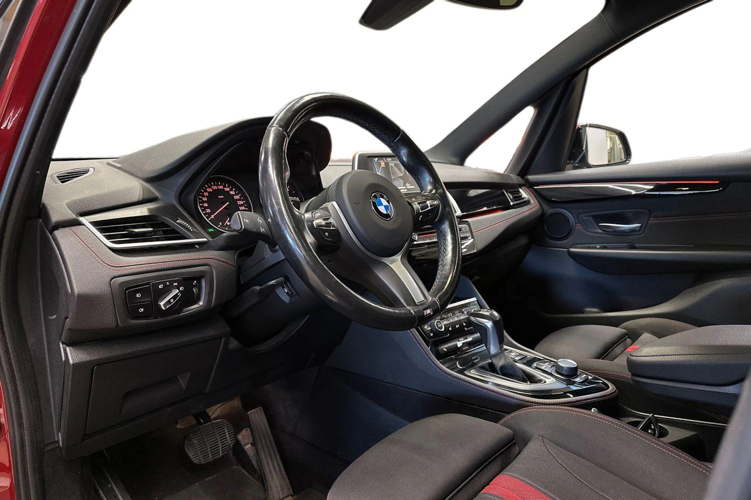 punainen BMW 220 2016 kuva 8.