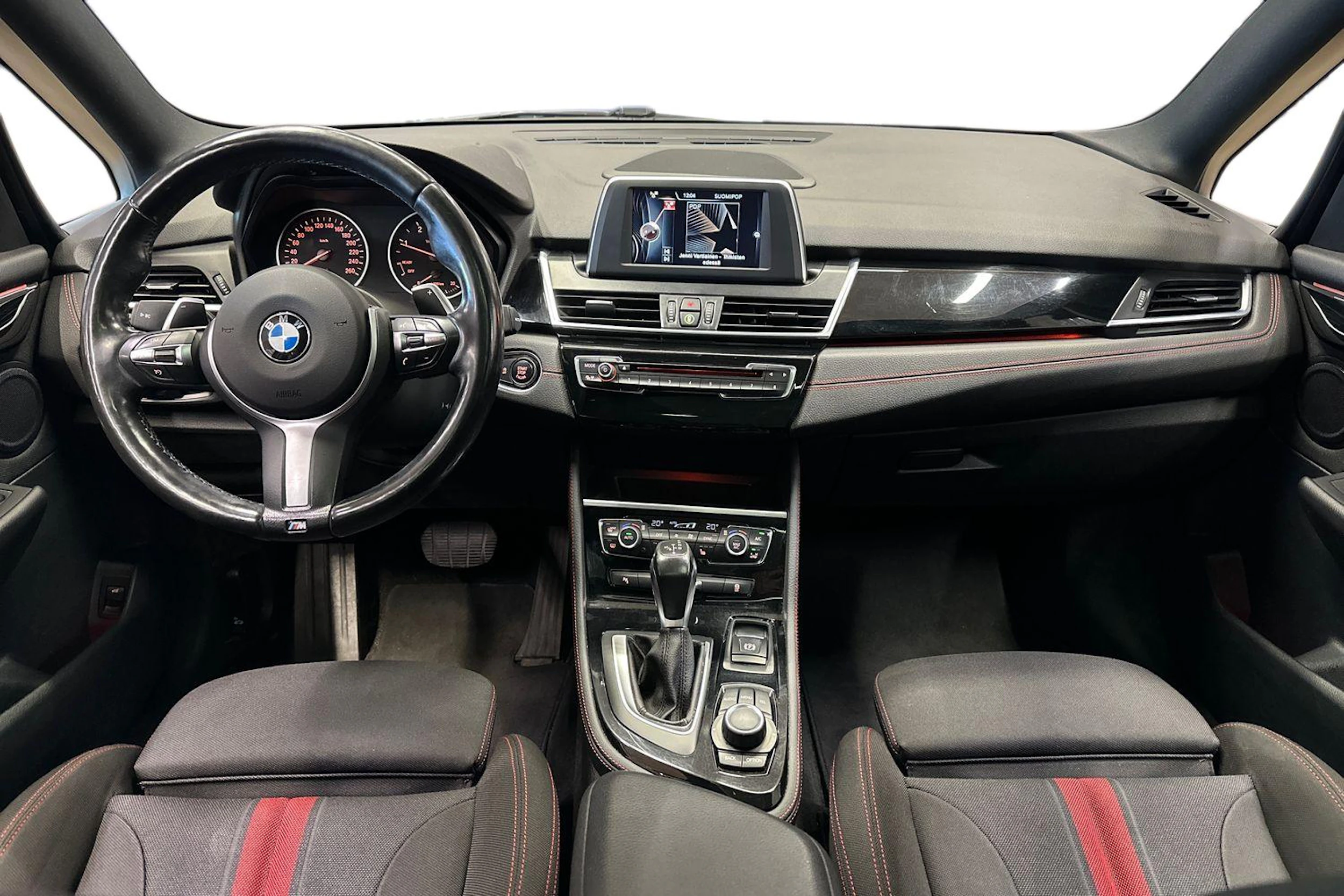 punainen BMW 220 2016 kuva 9.