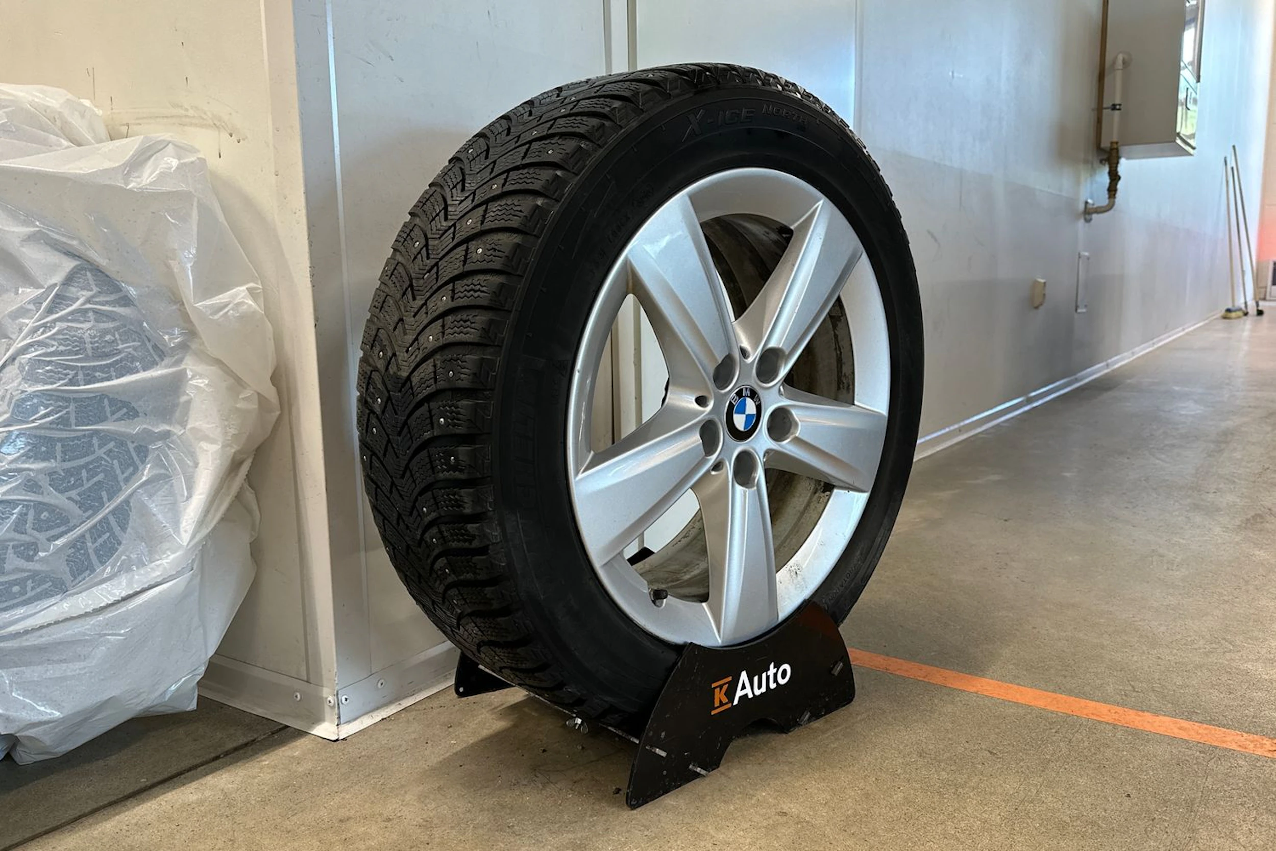 punainen BMW 220 2016 kuva 13.