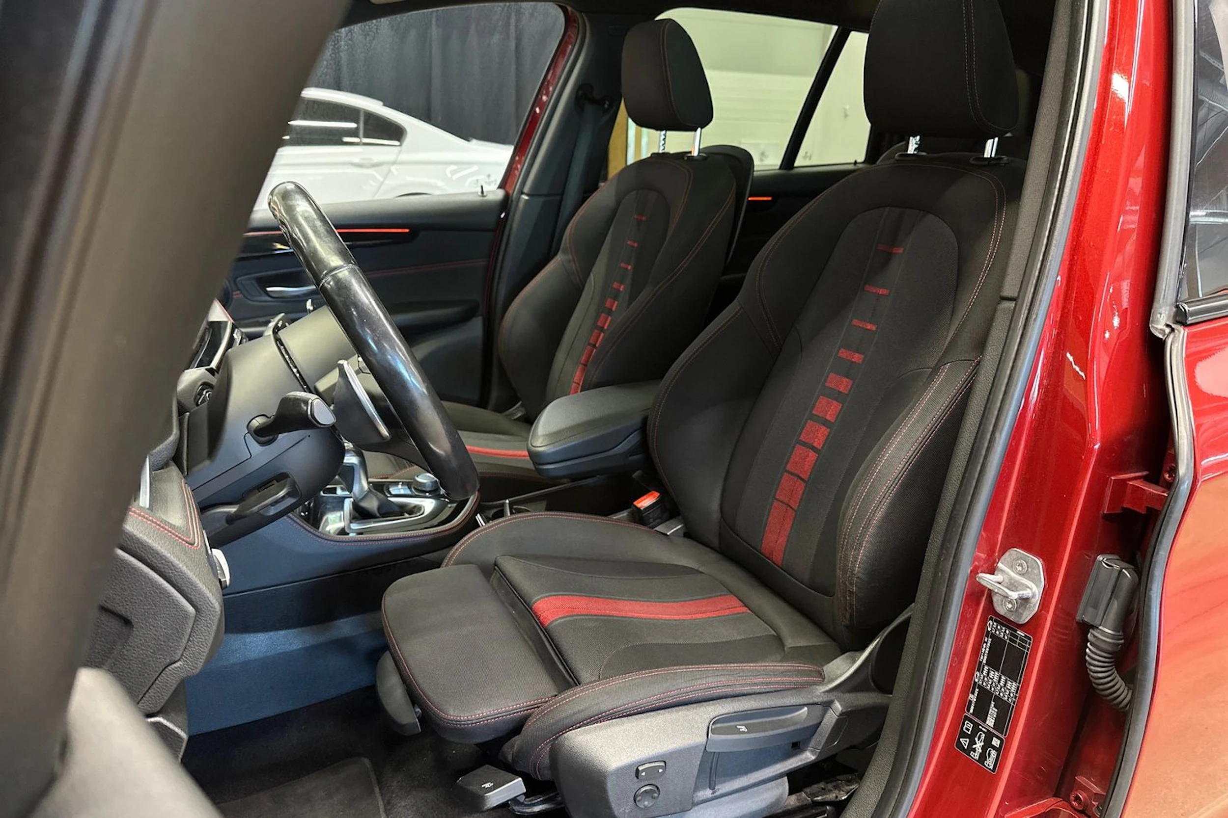punainen BMW 220 2016 kuva 17.