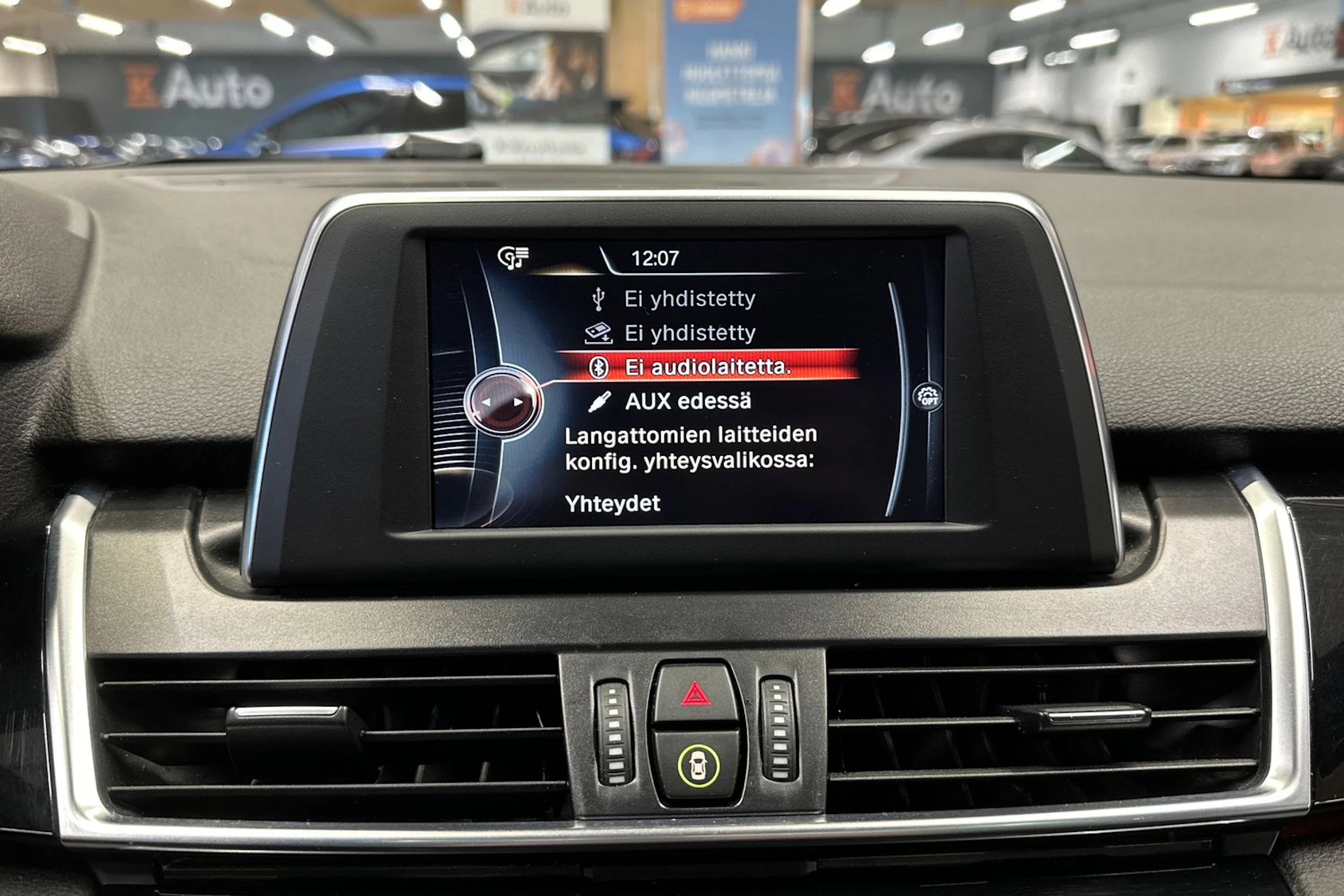 punainen BMW 220 2016 kuva 20.