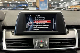 punainen BMW 220 2016 kuva 20.