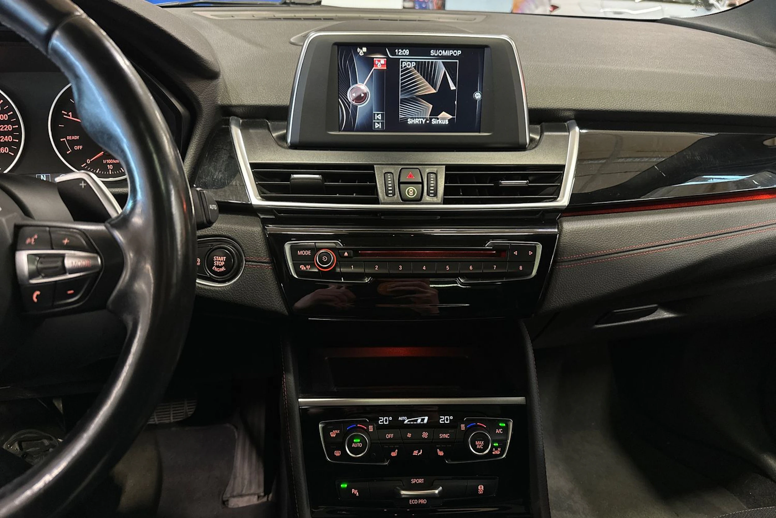 punainen BMW 220 2016 kuva 21.