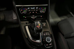 punainen BMW 220 2016 kuva 22.