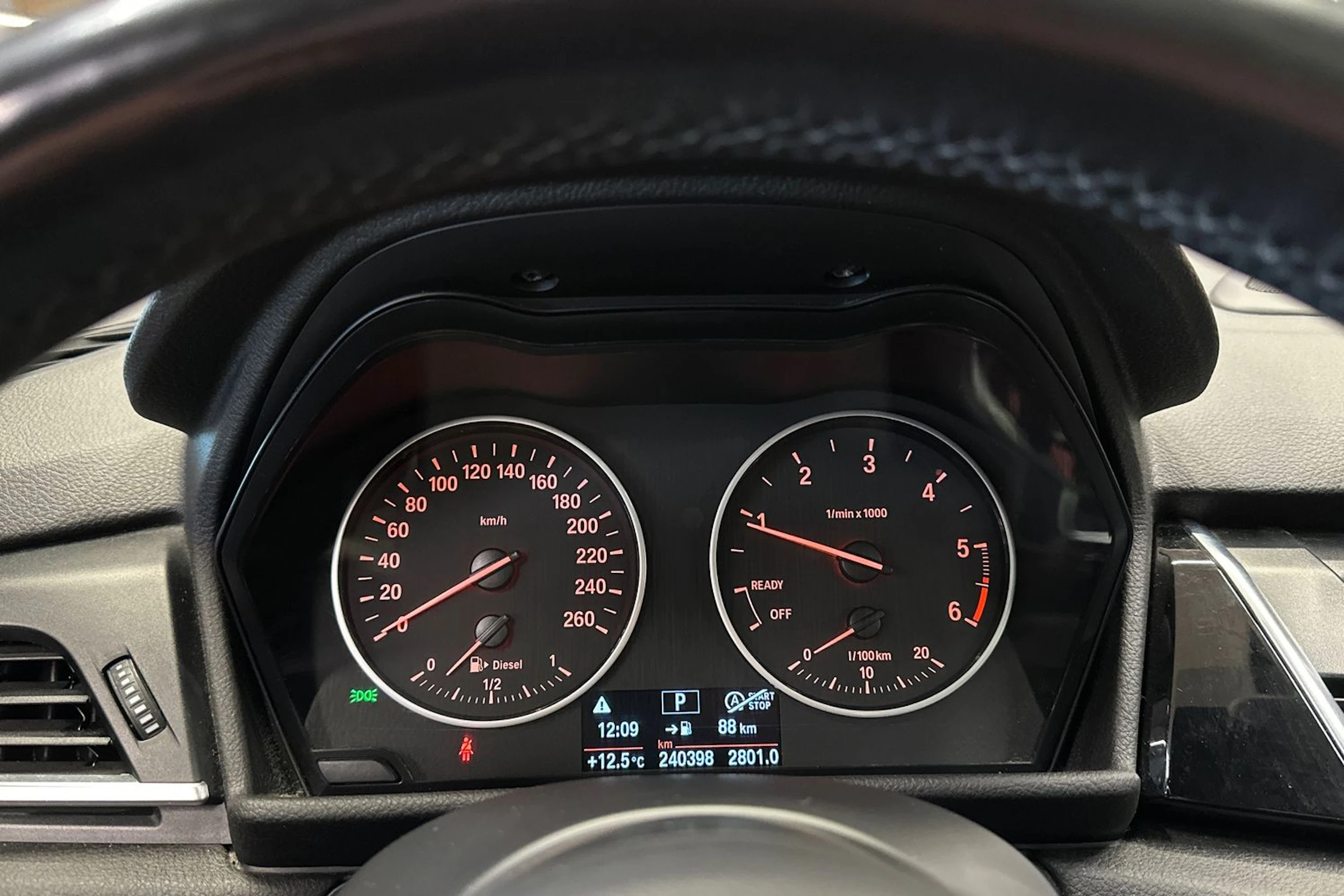 punainen BMW 220 2016 kuva 23.