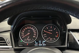 punainen BMW 220 2016 kuva 23.
