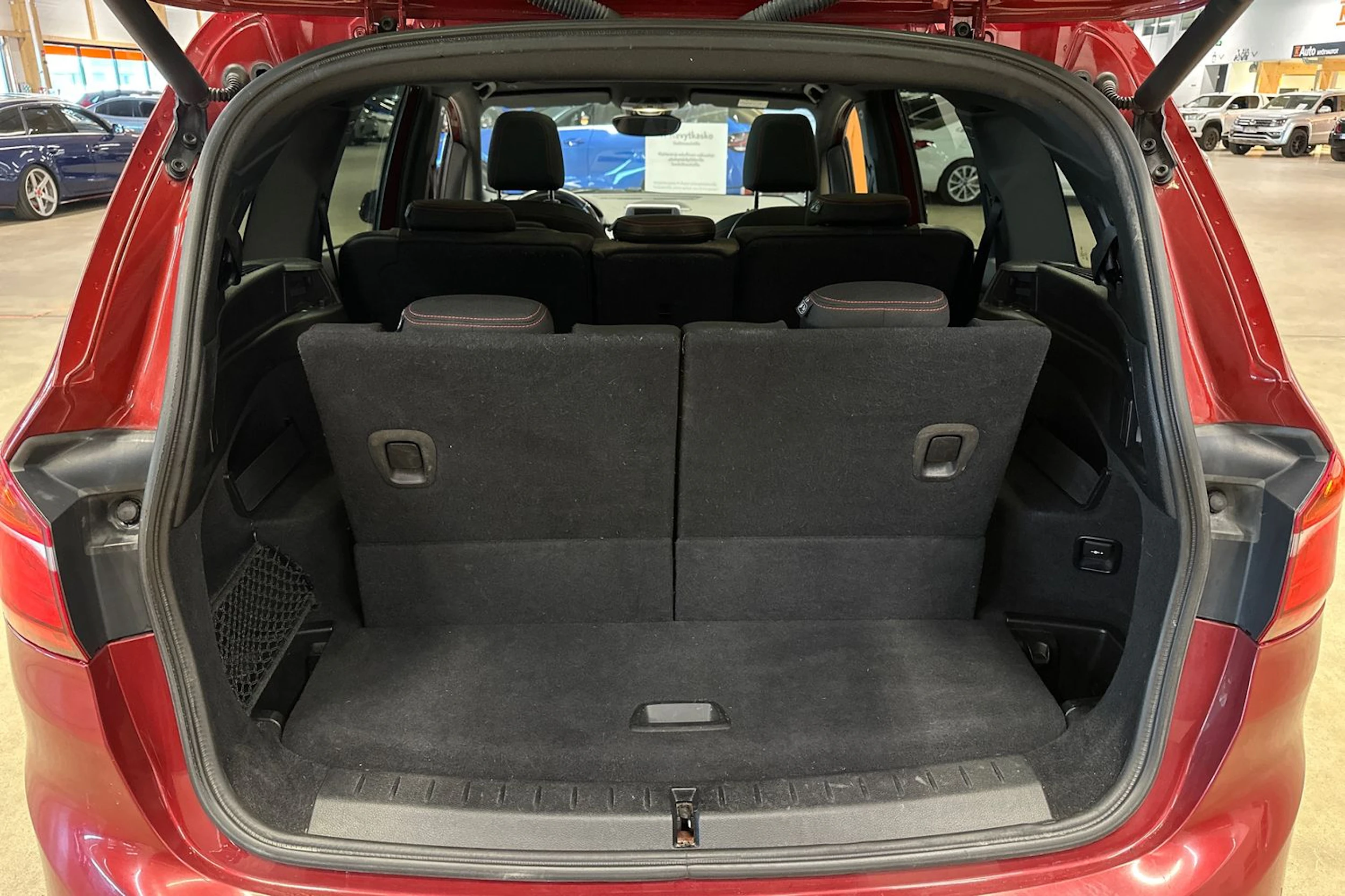 punainen BMW 220 2016 kuva 28.