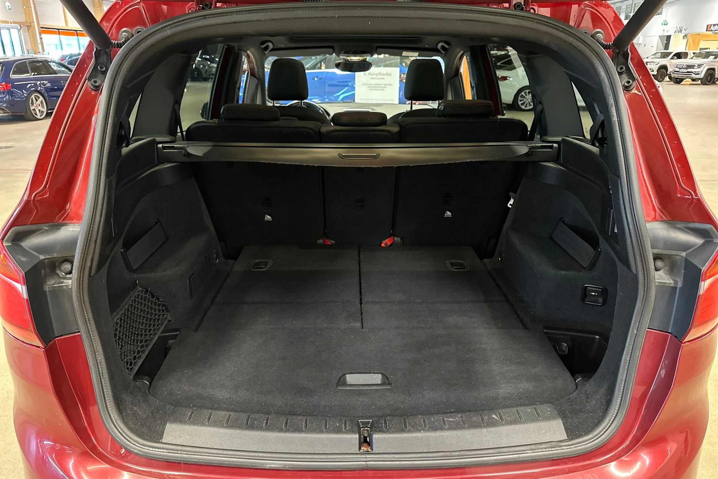 punainen BMW 220 2016 kuva 29.