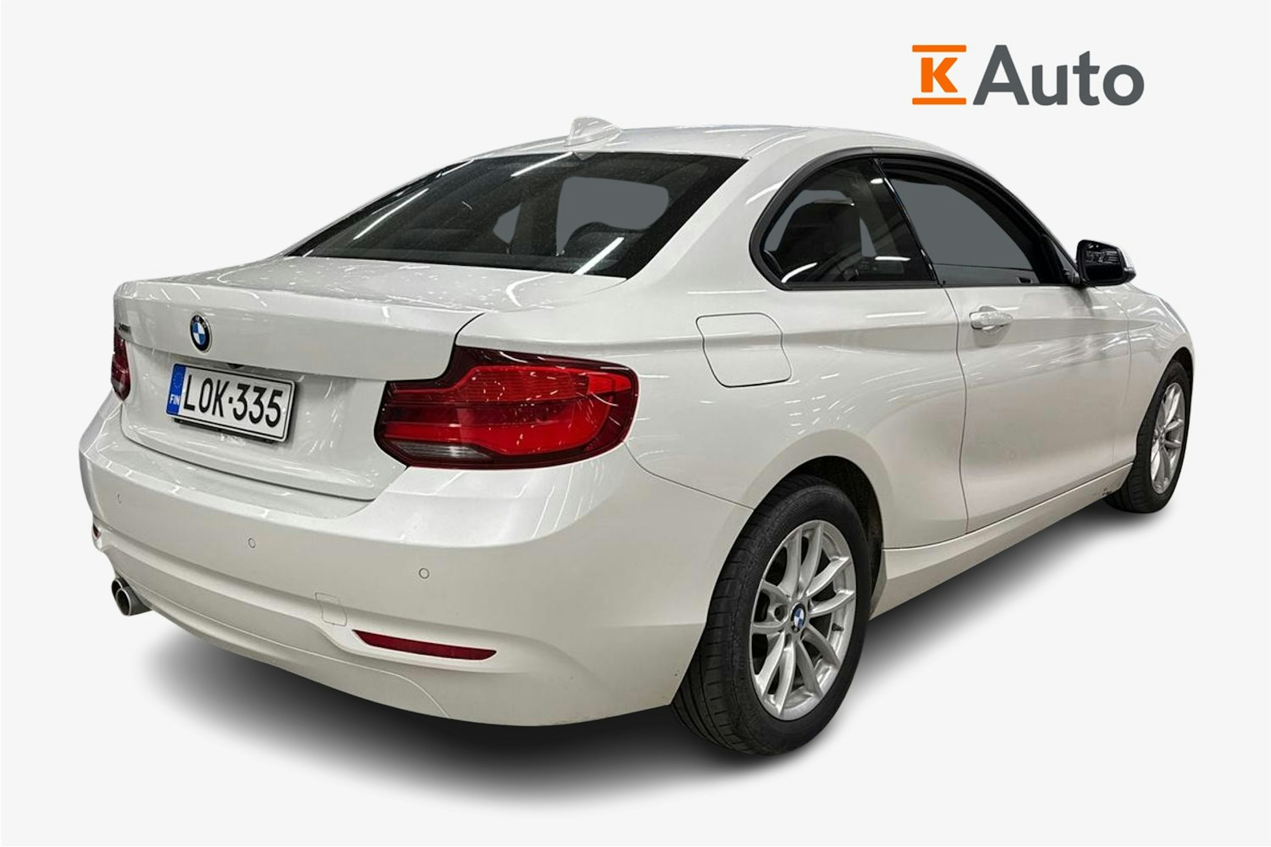 valkoinen BMW 220 2018 kuva 2.