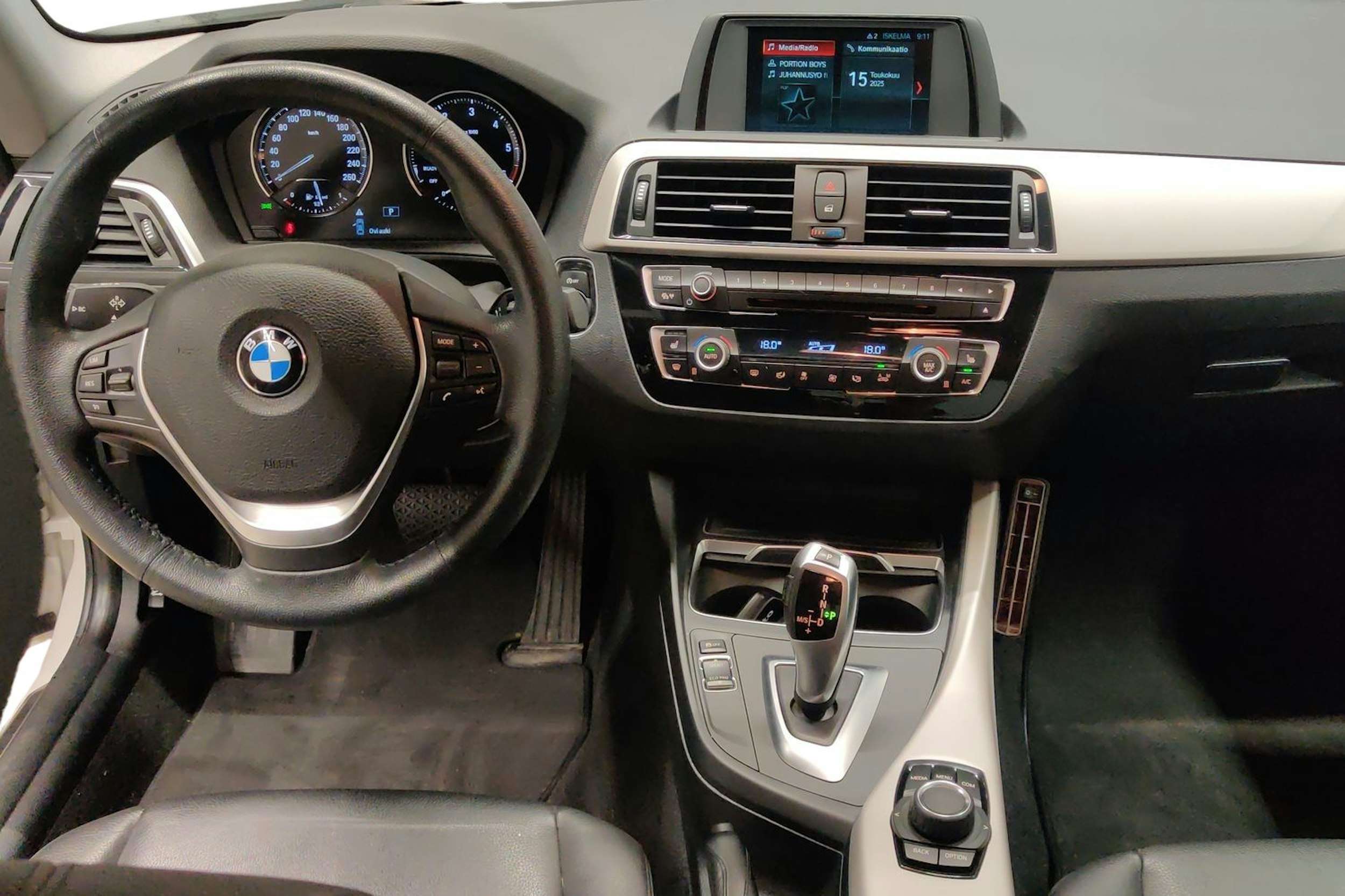 valkoinen BMW 220 2018 kuva 9.