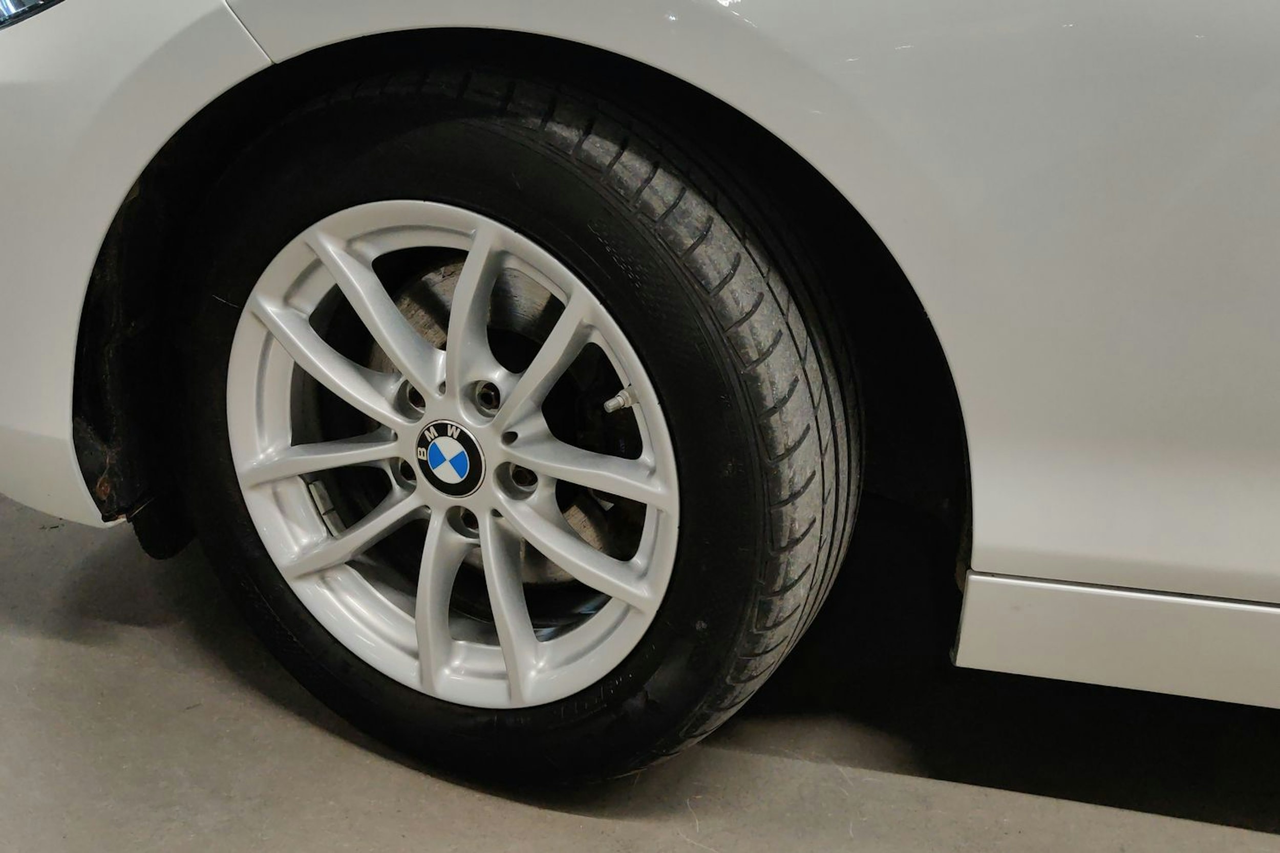 valkoinen BMW 220 2018 kuva 13.