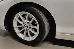 valkoinen BMW 220 2018 kuva 13.