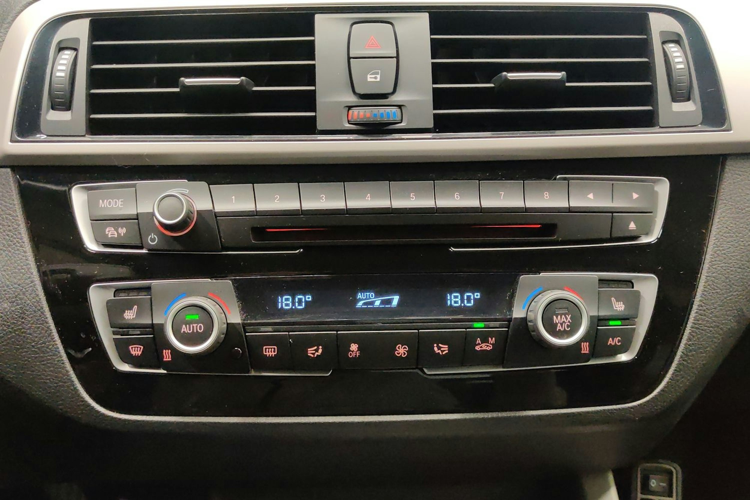 valkoinen BMW 220 2018 kuva 18.