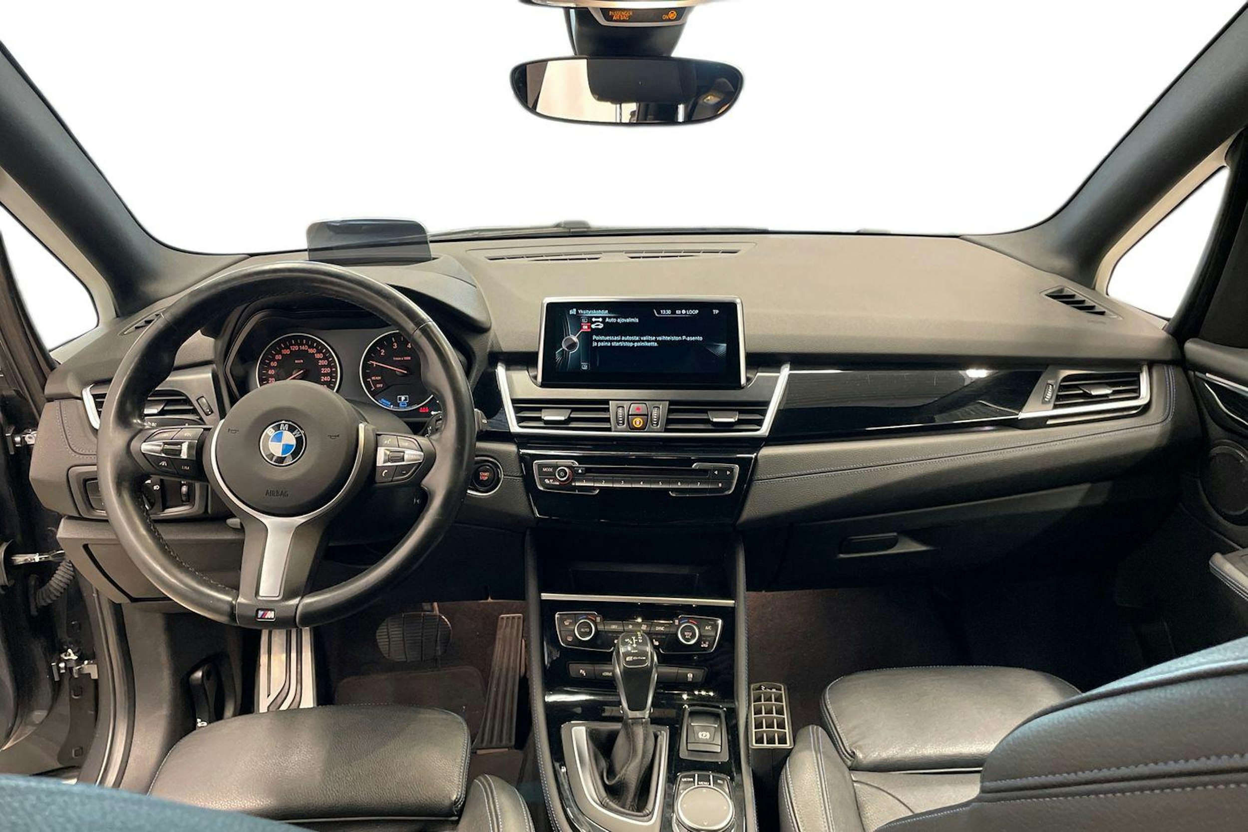 harmaa BMW 225 2016 kuva 9.