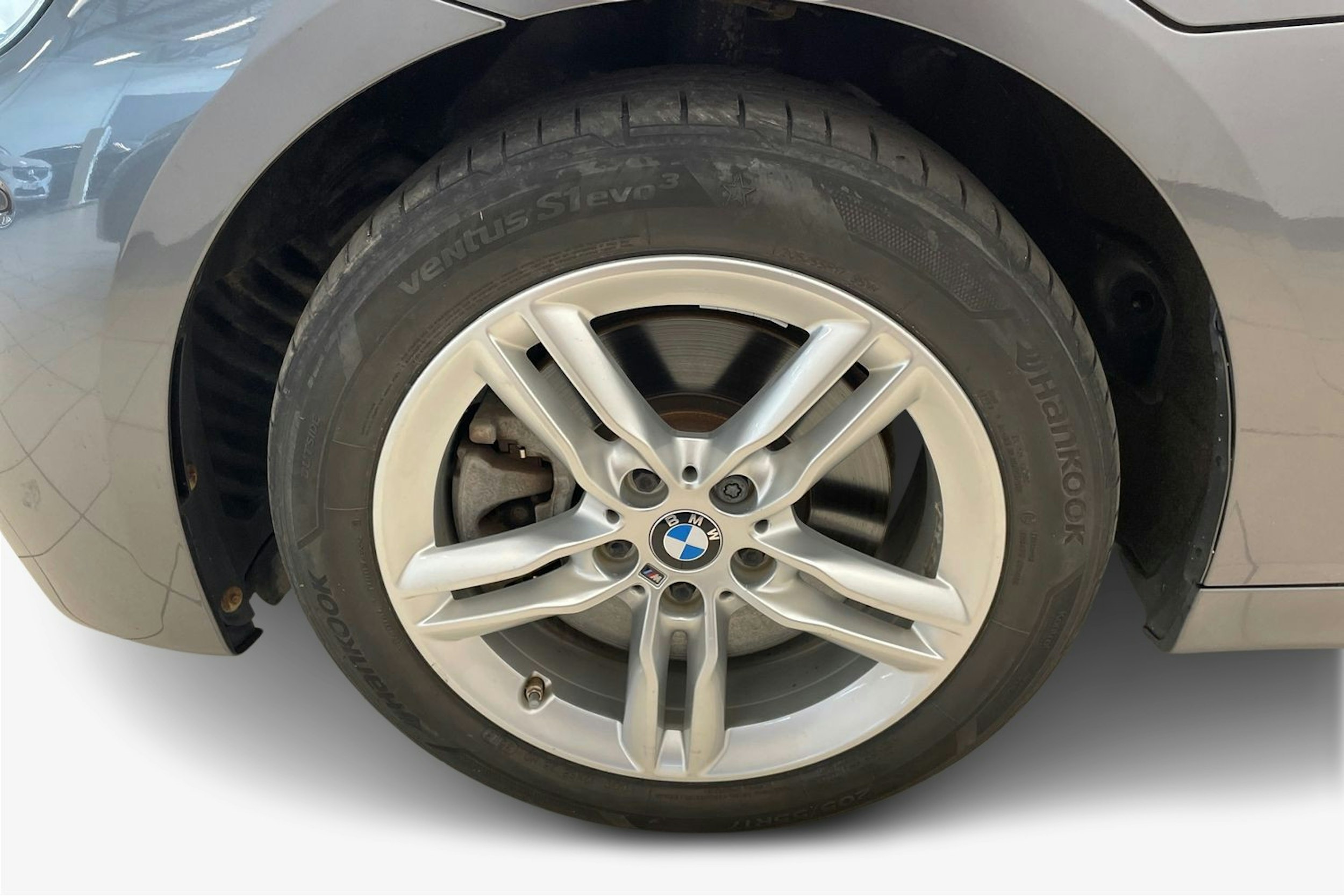 harmaa BMW 225 2016 kuva 11.