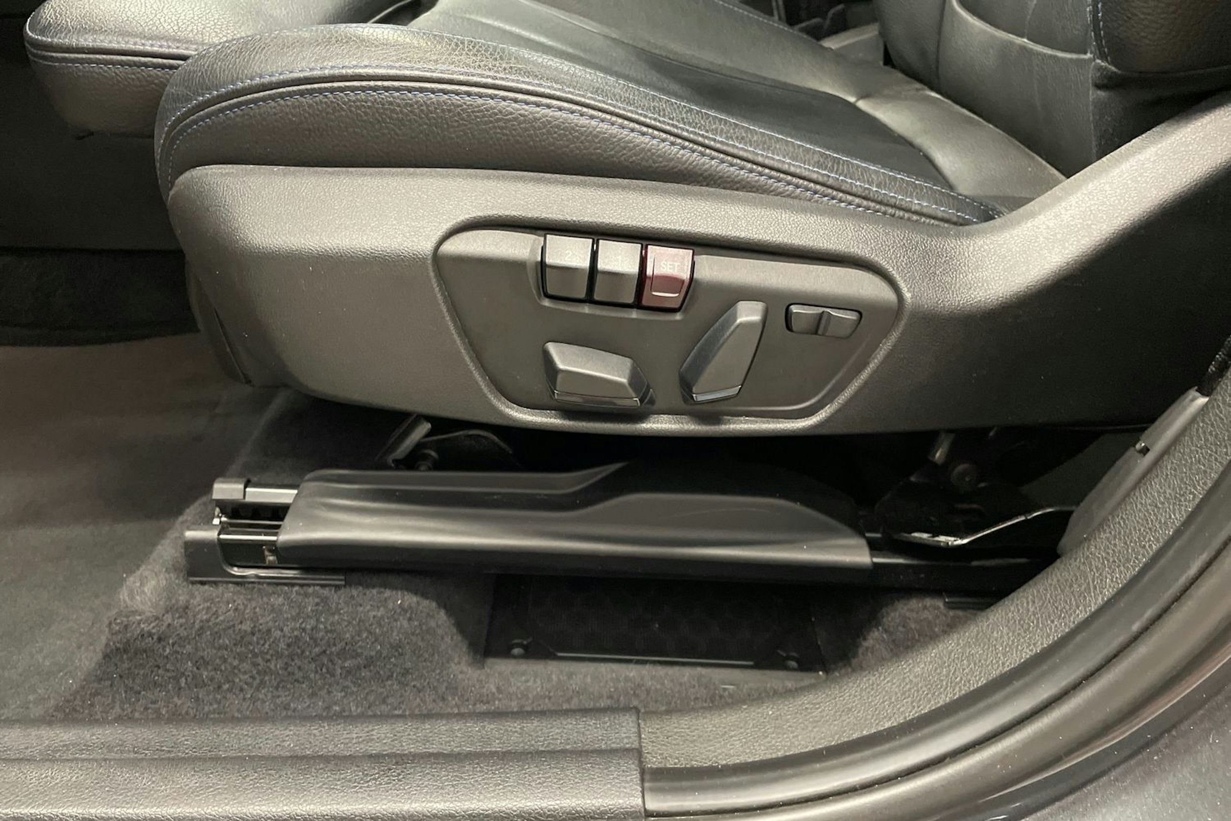 harmaa BMW 225 2016 kuva 21.