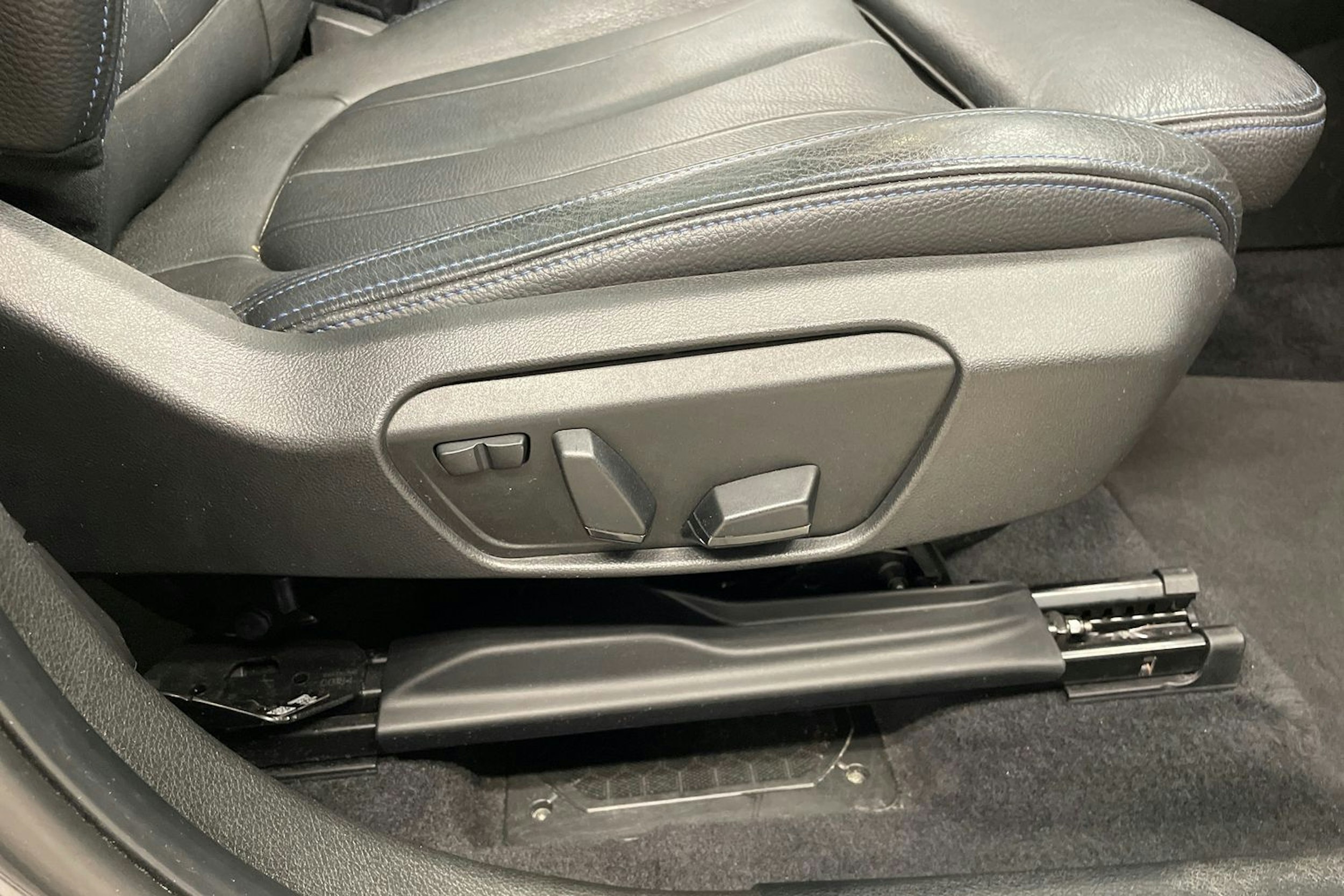 harmaa BMW 225 2016 kuva 26.