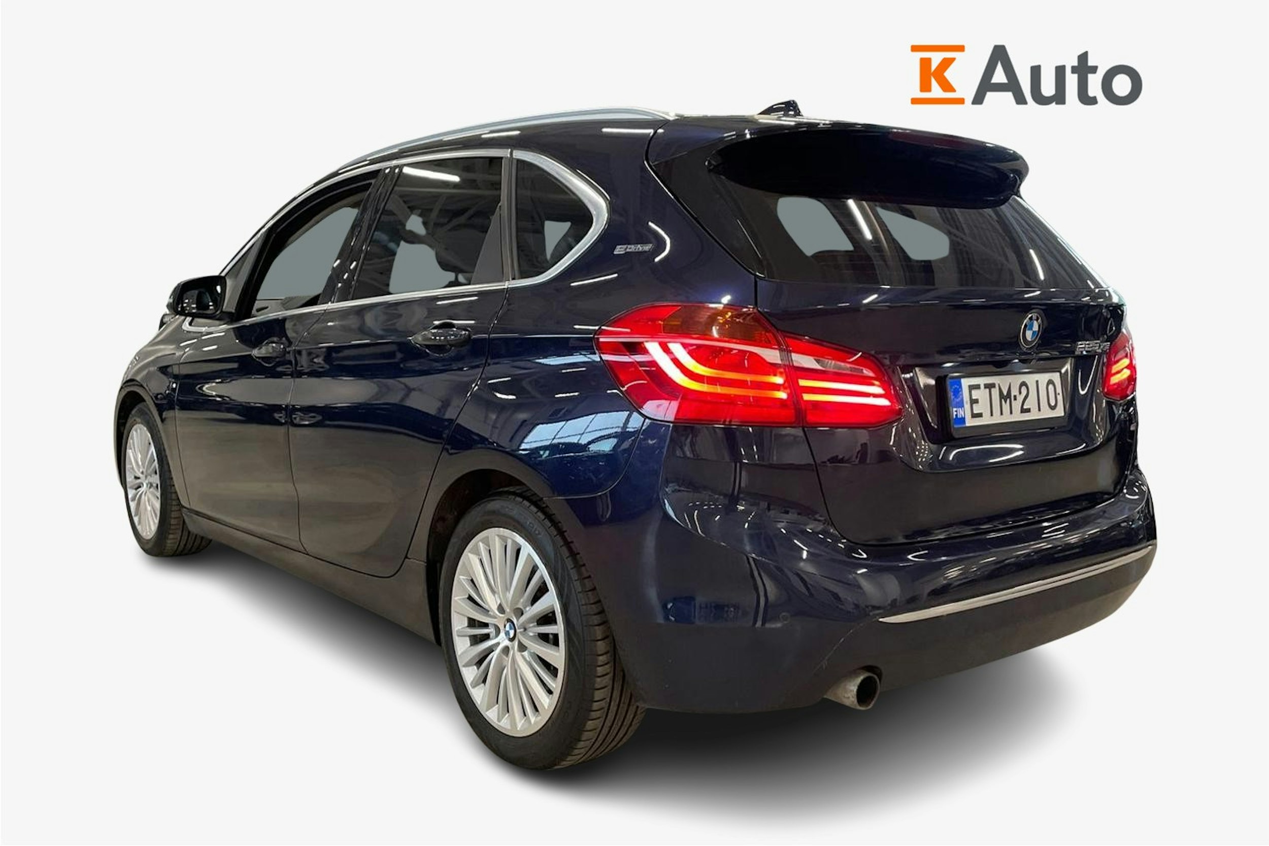 sininen BMW 225 2016 kuva 2.
