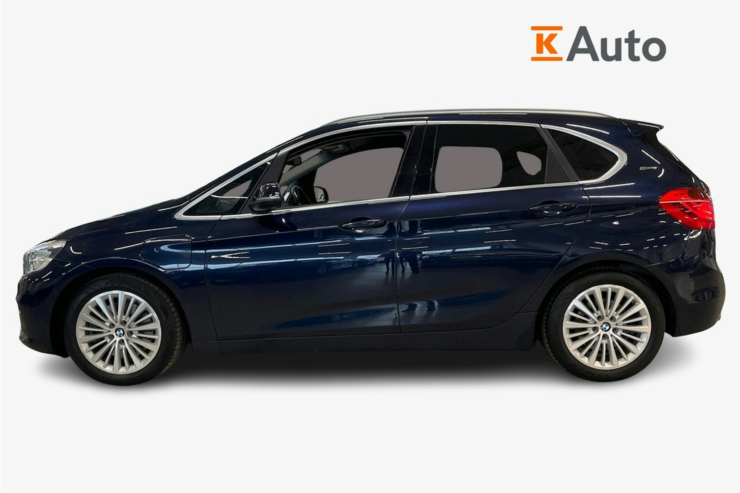 sininen BMW 225 2016 kuva 6.