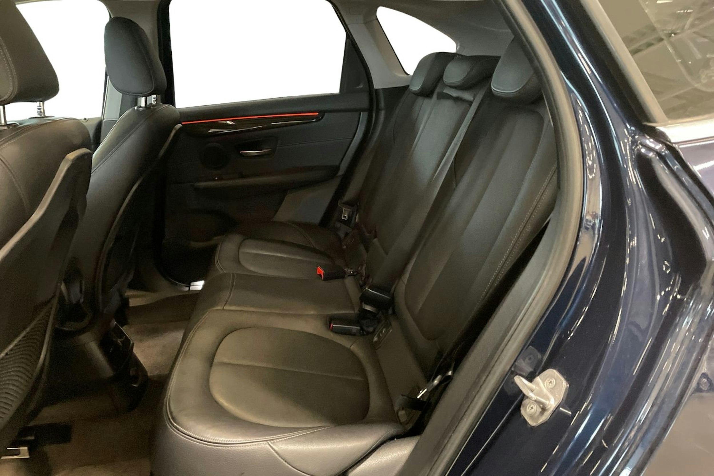 sininen BMW 225 2016 kuva 10.