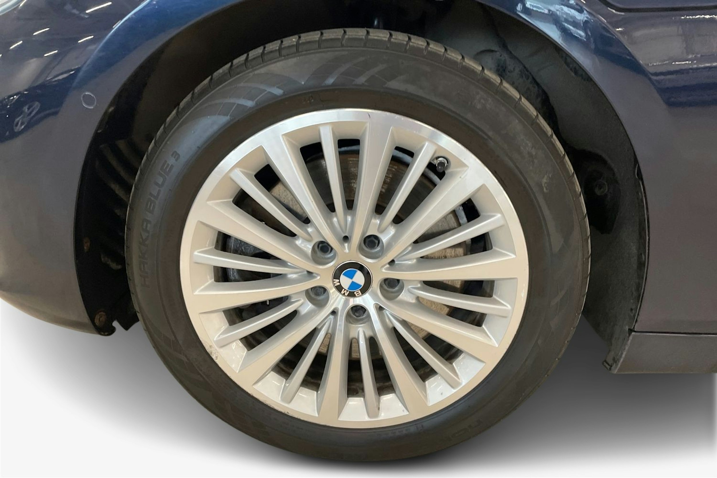 sininen BMW 225 2016 kuva 11.