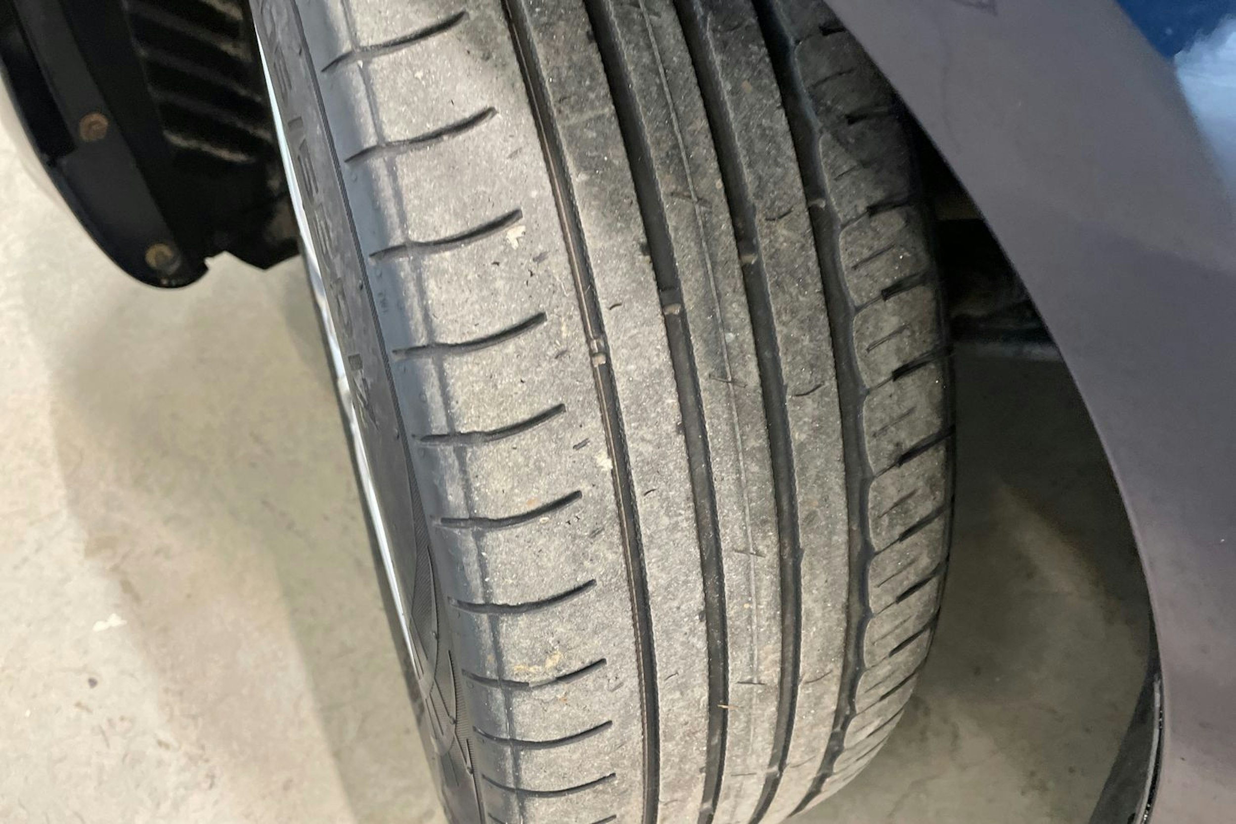 sininen BMW 225 2016 kuva 13.