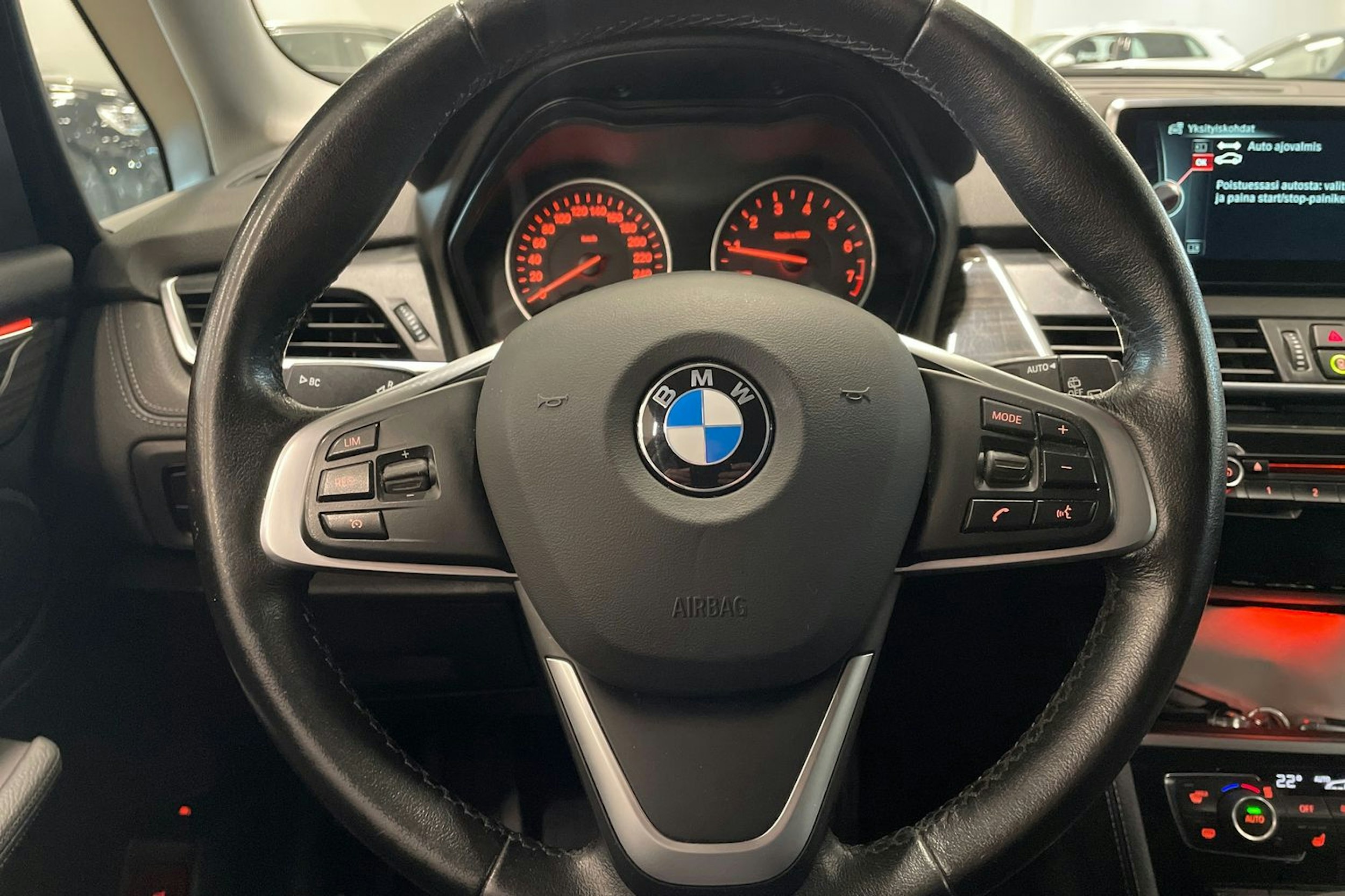 sininen BMW 225 2016 kuva 15.
