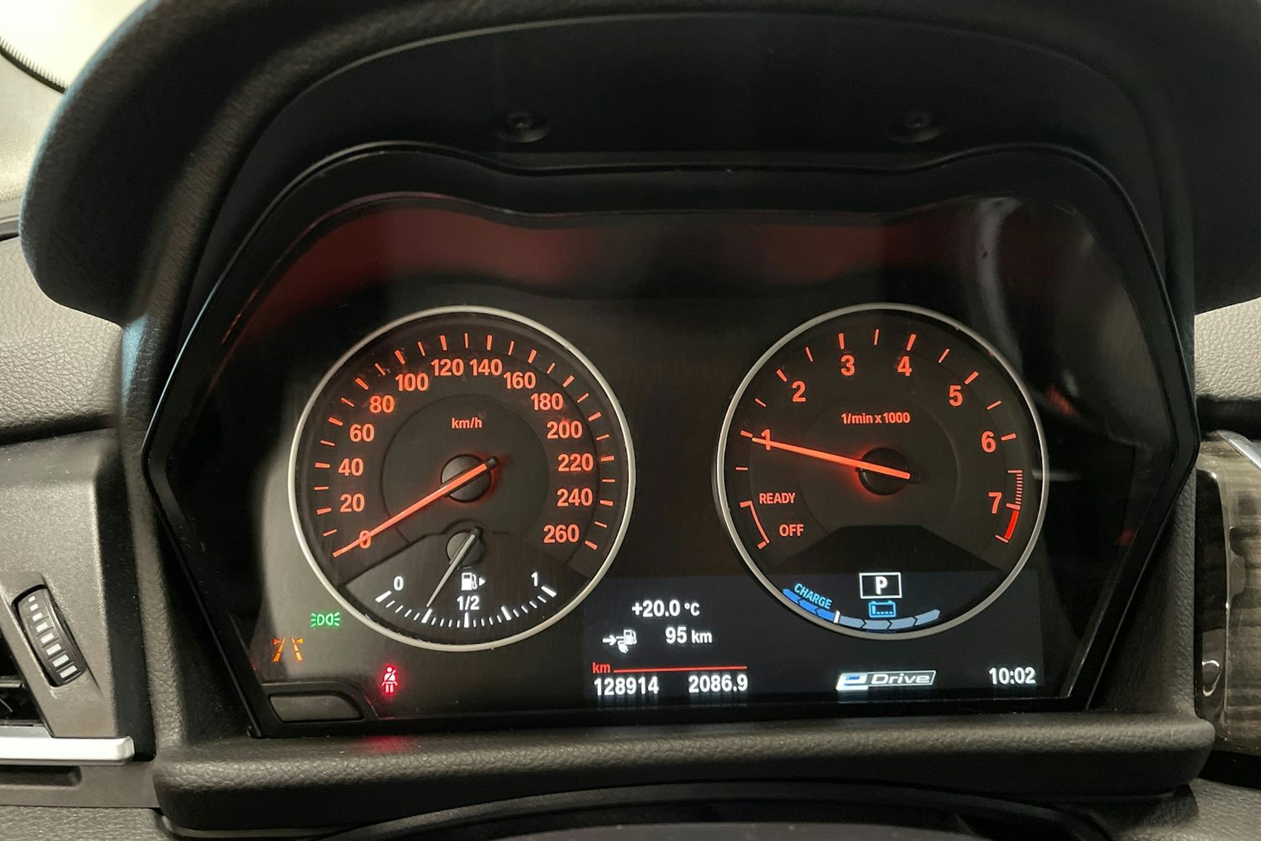 sininen BMW 225 2016 kuva 18.