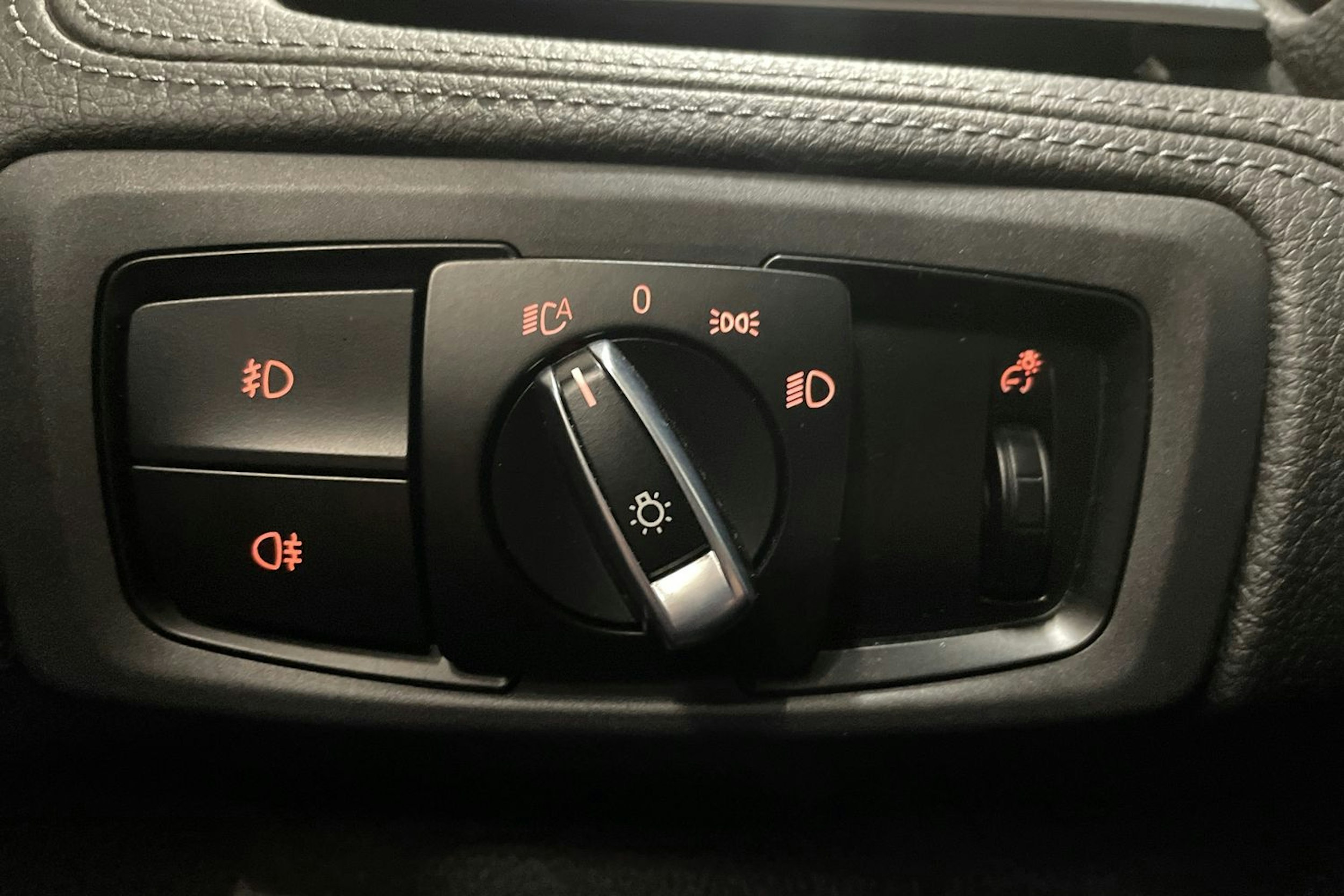 sininen BMW 225 2016 kuva 19.