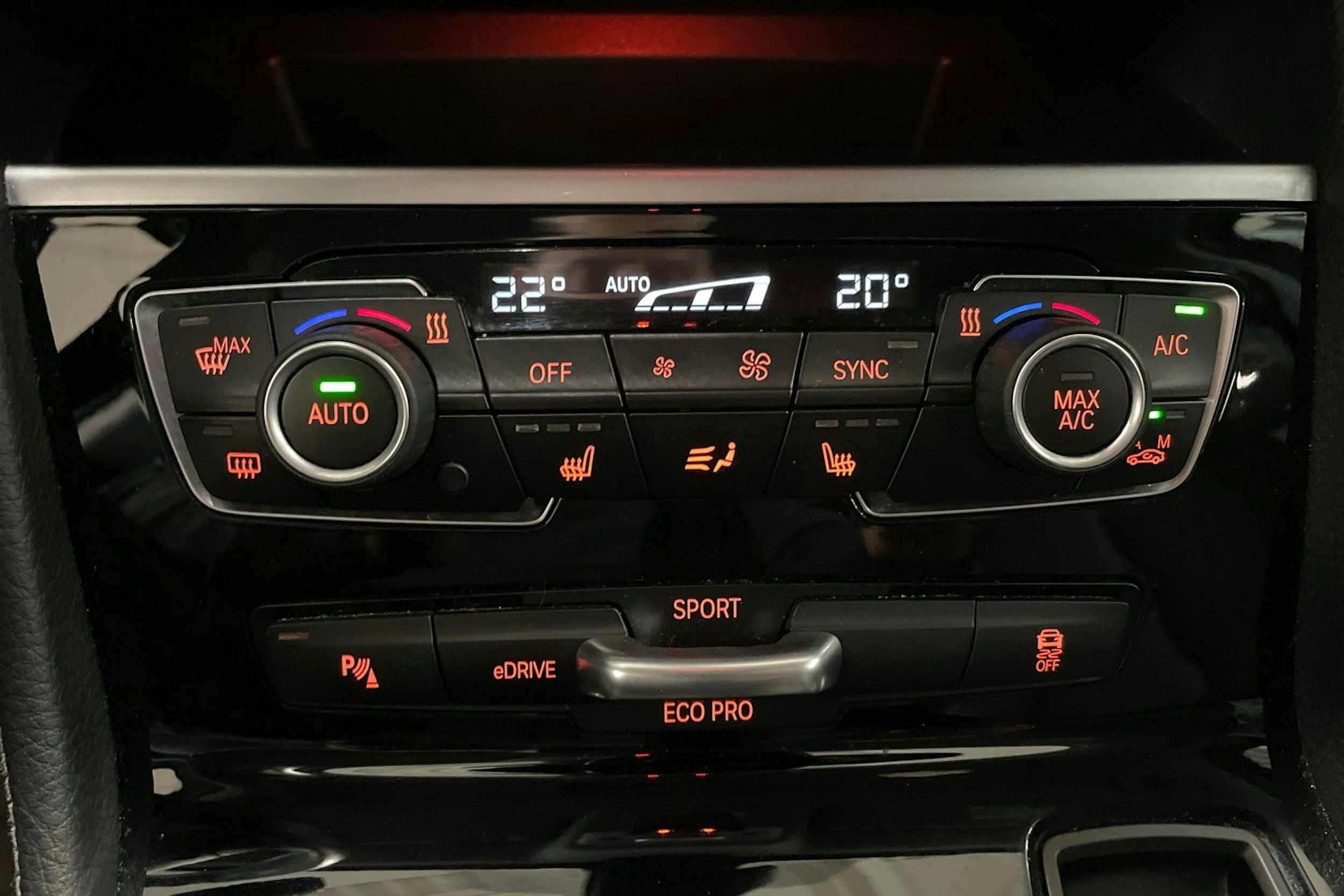 sininen BMW 225 2016 kuva 25.