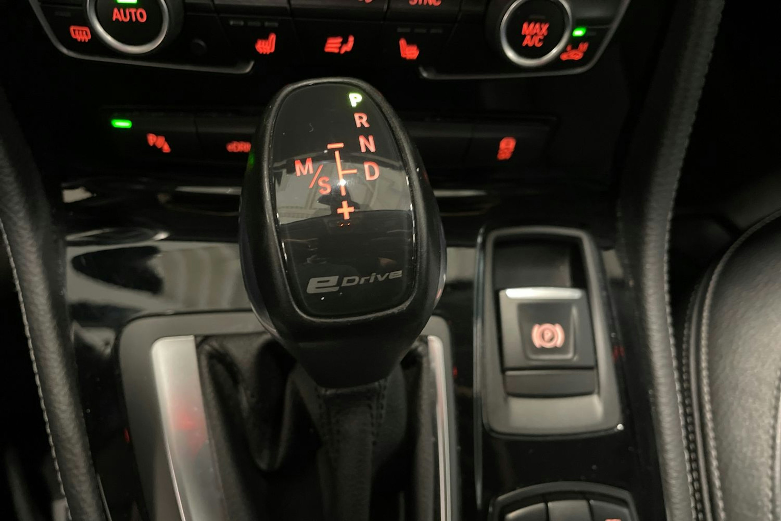 sininen BMW 225 2016 kuva 26.