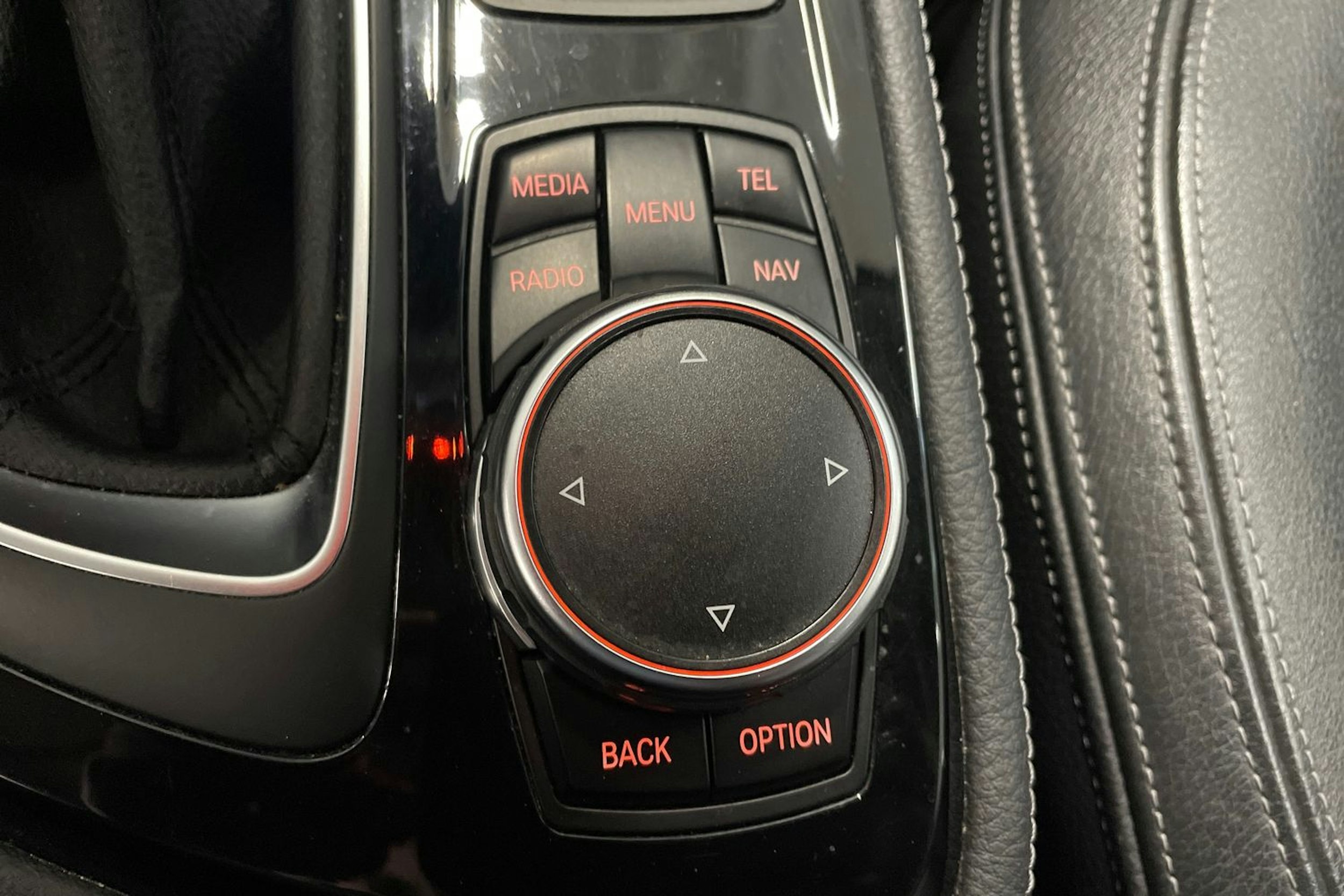 sininen BMW 225 2016 kuva 27.