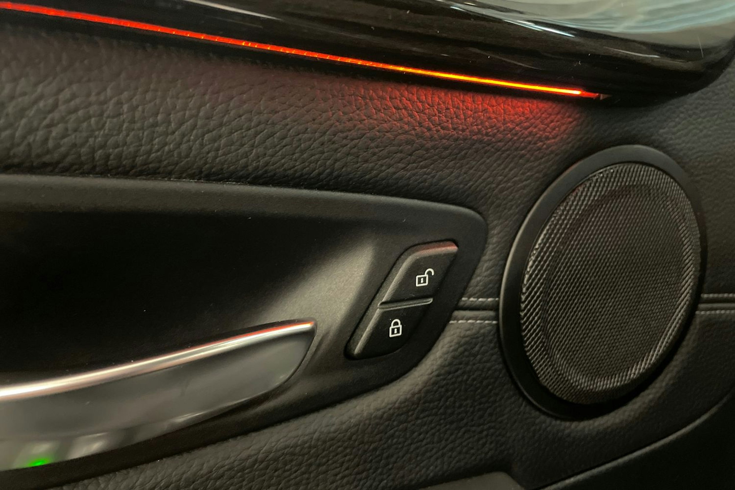 sininen BMW 225 2016 kuva 29.