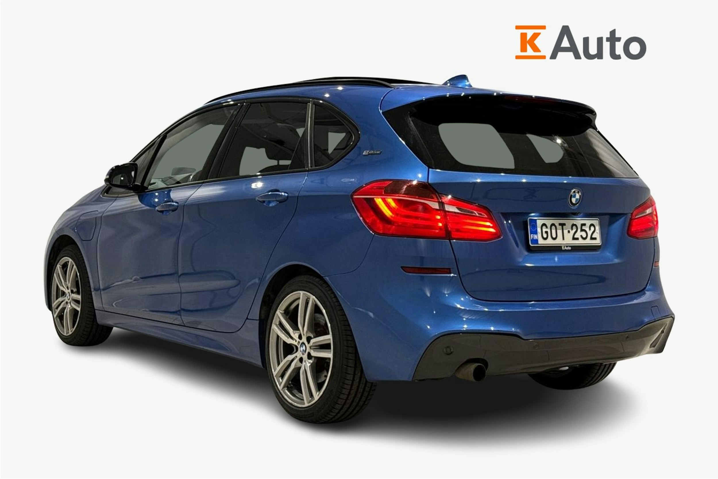 sininen BMW 225 2016 kuva 2.