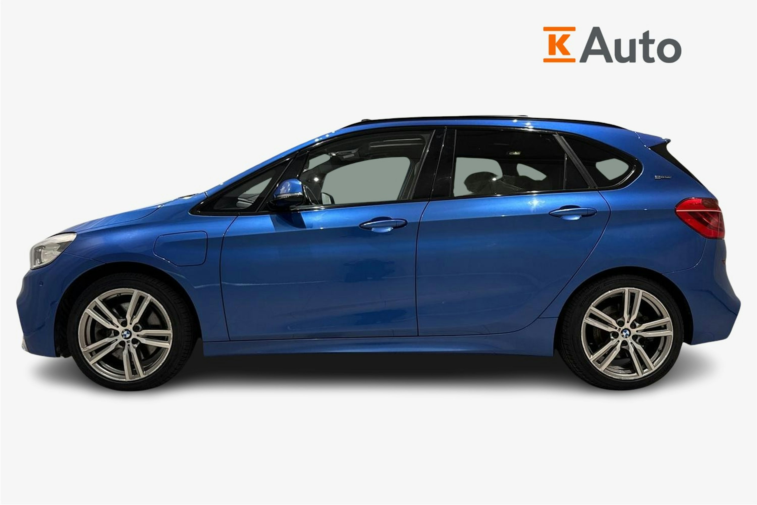 sininen BMW 225 2016 kuva 6.