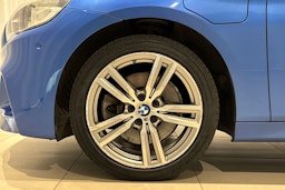 sininen BMW 225 2016 kuva 11.